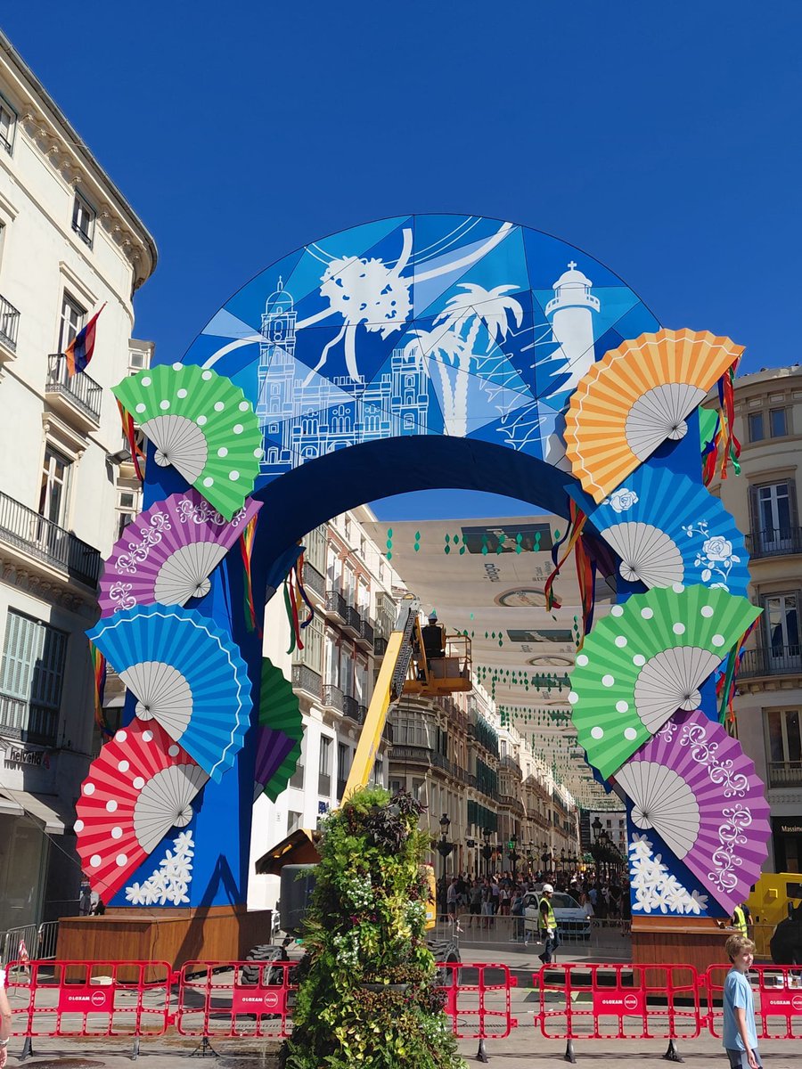 PacoSantos33's tweet photo. La feria de Málaga es un crisol de colores,, https://t.co/Yh2iRIGMV6