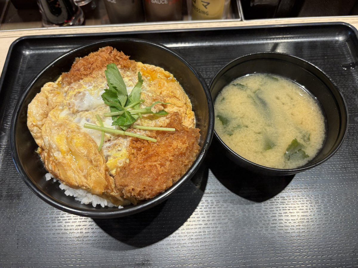 Foodporn00001's tweet photo. This is a classic Japanese katsu-don for the average person. It costs about 600 yen. It’s very filling.

Have any of you ever tried it?

  #foodie #Japan #katsudon https://t.co/deMv4Ce2o9