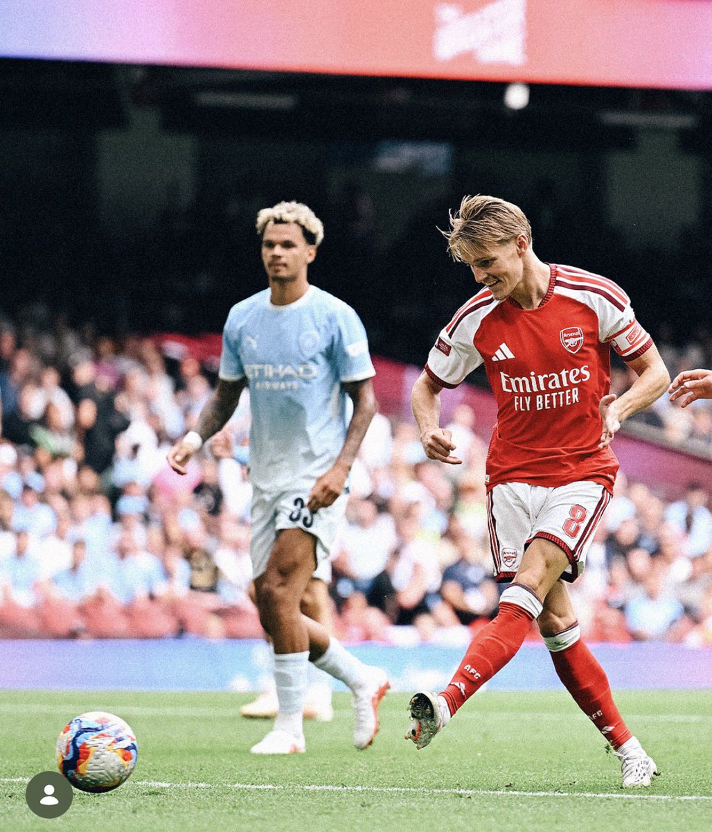 dlanor_jay's tweet photo. Odegaard smiling while finishing Donnarumma 

You just love to see it https://t.co/JlvdsgM7gG