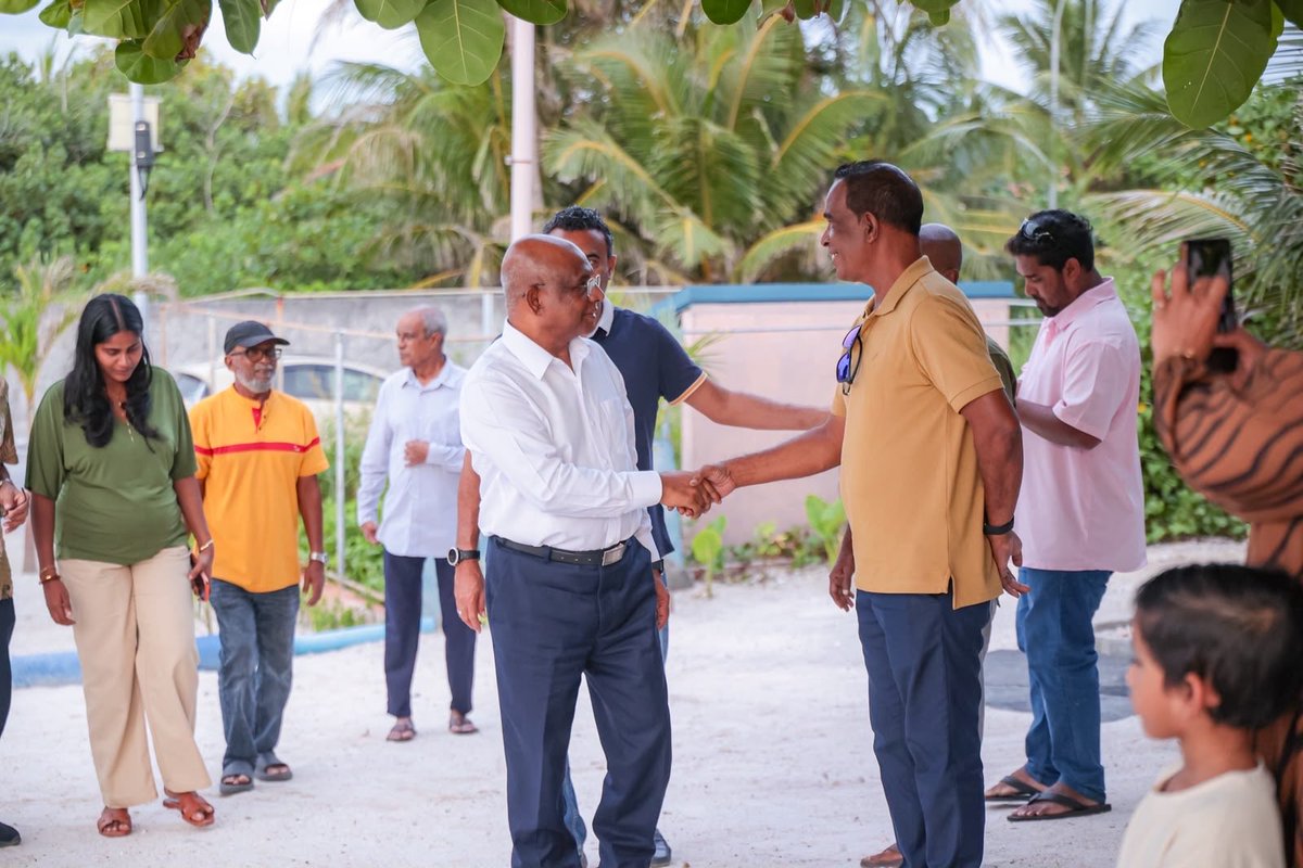 aabaareh's tweet photo. އައްޑޫ ހިތަދޫ ދެކުނު ދާއިރާގެ އެމްޑީޕީގެ ބައެއް މެމްބަރުންނާއެކު ޢަބުދުالله ޝާހިދު ހަވީރުގެ ސަޔަކަށް އިންސާފު ކޮށްލެއްވުން.

#Shahid2028💛 https://t.co/OAdEuo694S