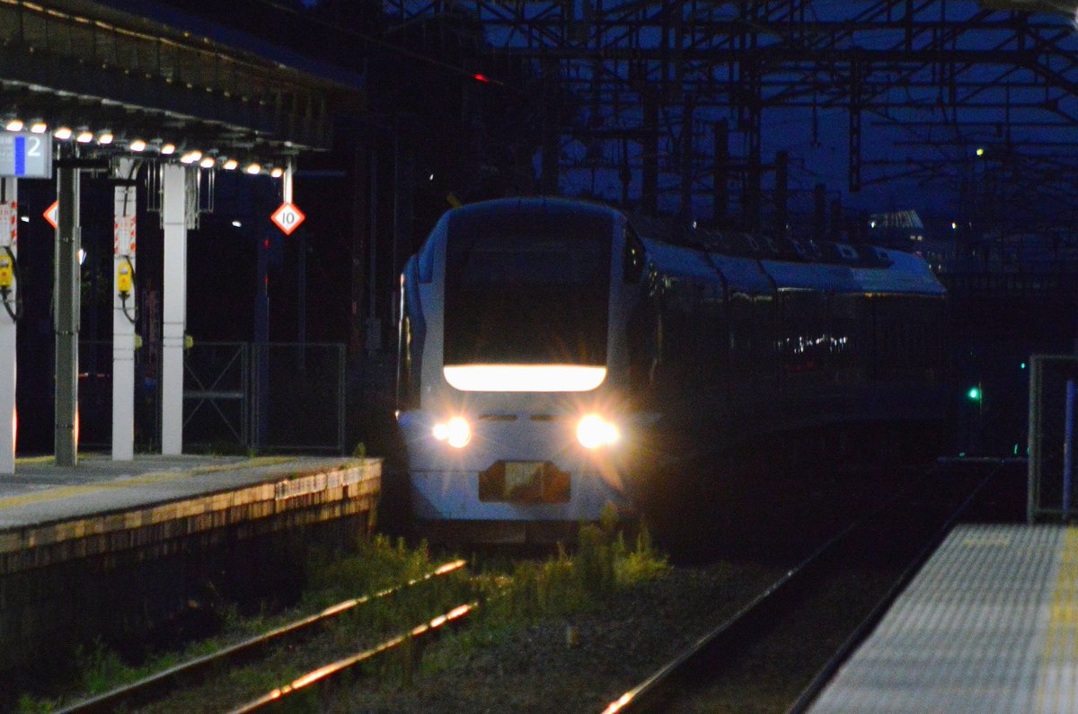 rambaral583's tweet photo. 2026年8月16日 赤塚駅にて
E653系 K71 水色 回9447M 返却回送。

#常磐線 #E653系 #特急ときわ46号 https://t.co/MUyvm263nr