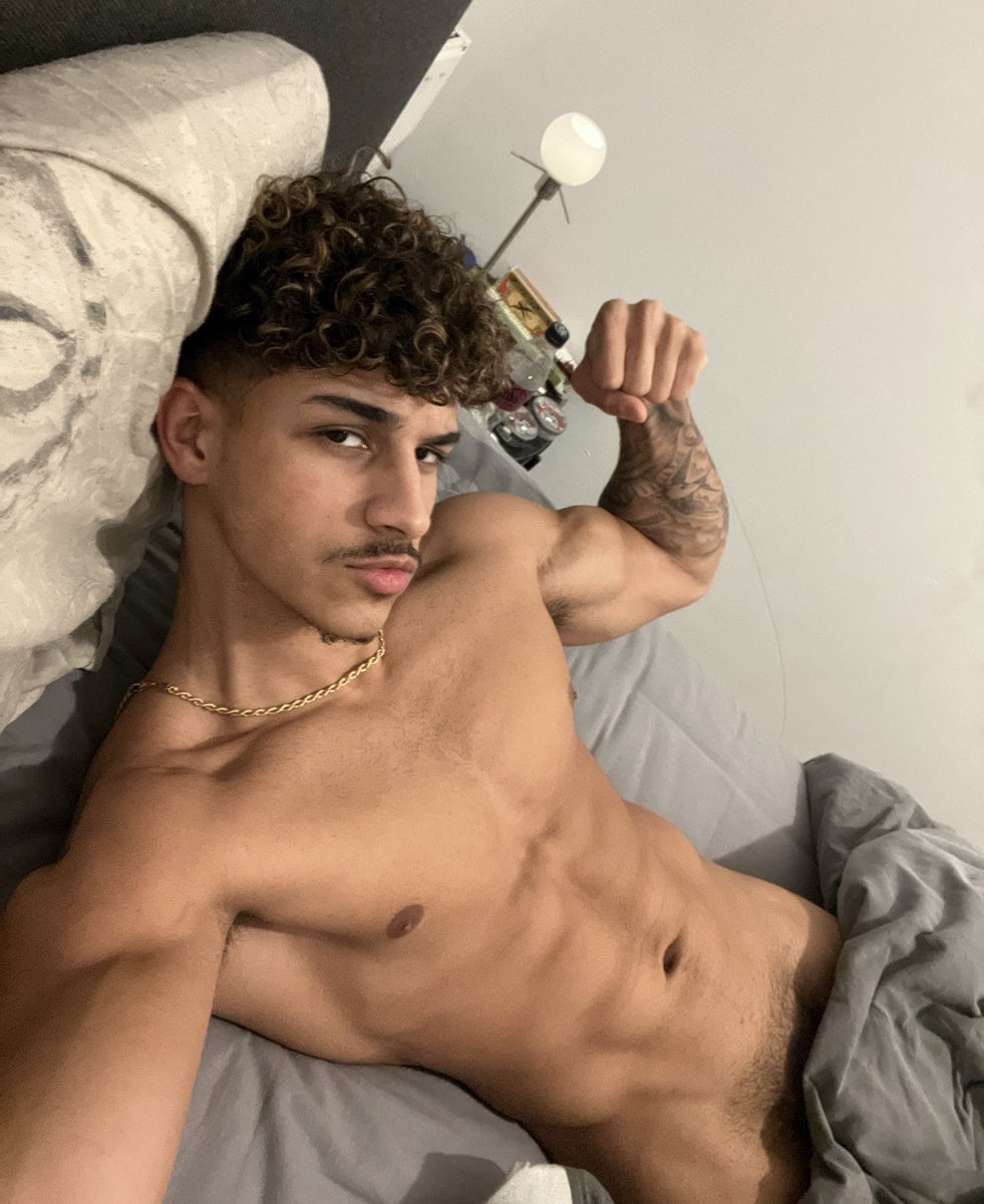 _GYMBRX_'s tweet photo. حلّ ليا 🛏️ https://t.co/zbdxg6kVAT