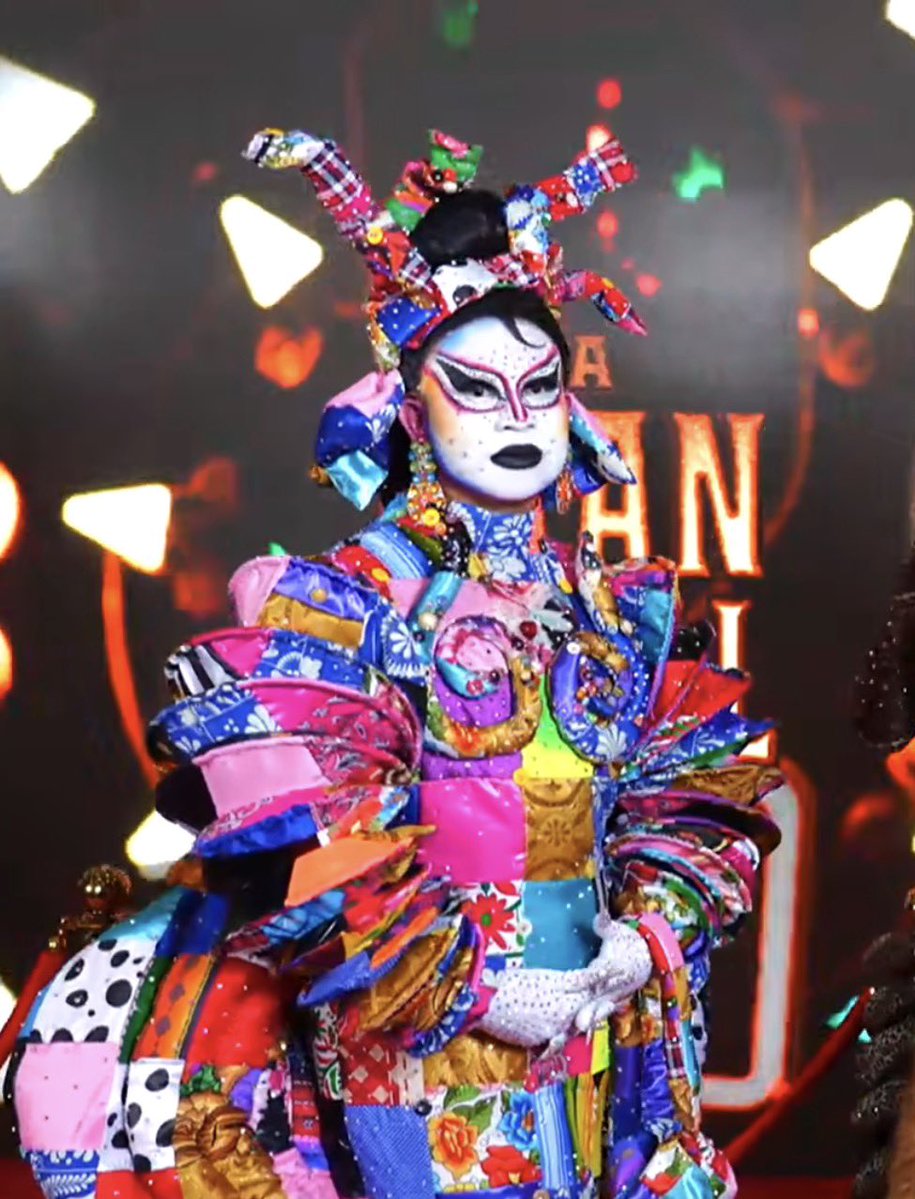 thelifeof_fer's tweet photo. Que drag más bonito, me enamoré alguien sabe su nombre?

Cuando ella lo dijo en la alfombra no le entendí. https://t.co/WBrWqZ0if8