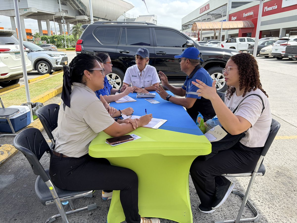 AsepPanama's tweet photo. 📍 ¡La ASEP Móvil está hoy en Plaza Las Américas, Tocumen!

Nuestra administradora general, Zelmar Rodríguez Crespo, se encuentra junto al equipo de atención al usuario, conversando, escuchando sus consultas y brindando orientación sobre los servicios públicos.

🕓 Estaremos atendiendo hasta las 4:00 p. m.

Acércate y conversa con nosotros. Seguimos llevando la ASEP más cerca de ti.