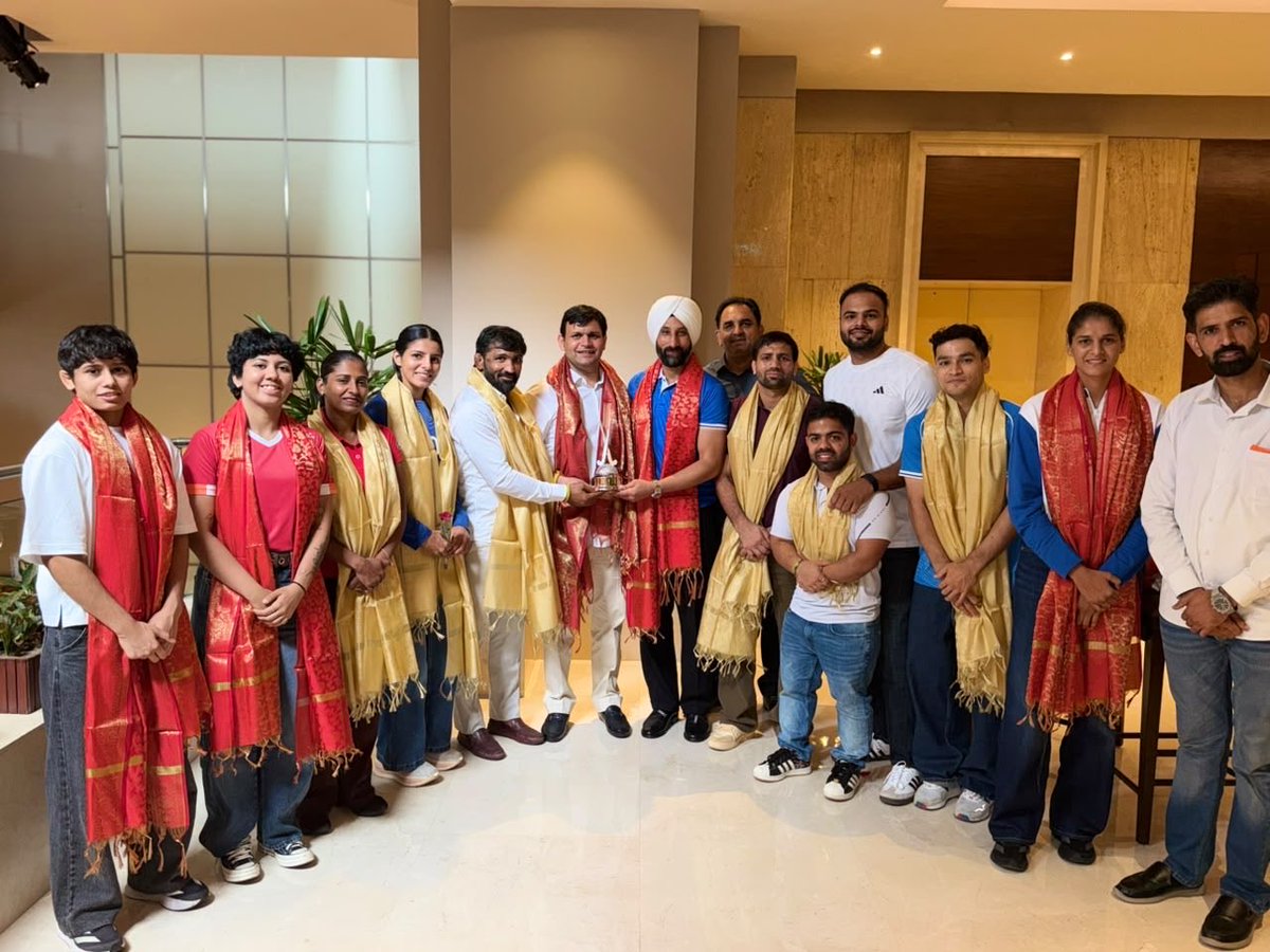 DuttYogi's tweet photo. आज दिल्ली में देश के लिए खेल के क्षेत्र में राष्ट्रीय व अंतरराष्ट्रीय स्तर पर ख्याति प्राप्त हरियाणा प्रदेश के खिलाड़ियों के साथ खेल मंत्री छोटे भाई गौरव गौतम जी के साथ खेल विकास और उत्थान के लिए बात करने का अवसर रहा।

अगले महीने एशियन गेम्स लिए जाने वाले युवा खिलाड़ियों को अग्रिम शुभकामनाएँ।💐

@GauravgGautam