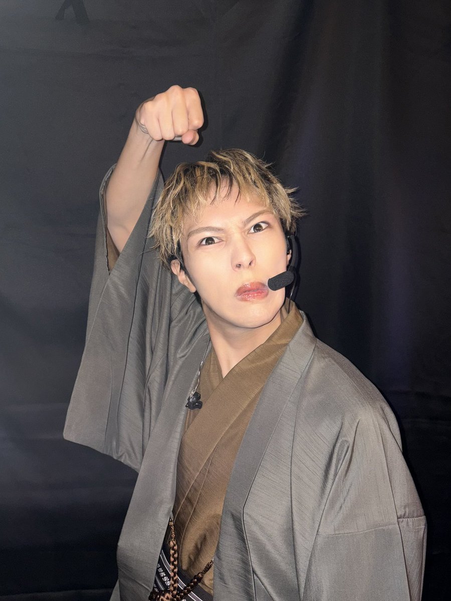 buddiis's tweet photo. 「EBiDAN THE LIVE 2026 15th Anniversary 全学期」

コントに教頭役と銅像役で出演しました🏫
きゅるきゅるの #FUMINORI 教頭と
銅像というより彫刻みたいな #KEVIN https://t.co/KFcg8uKscm