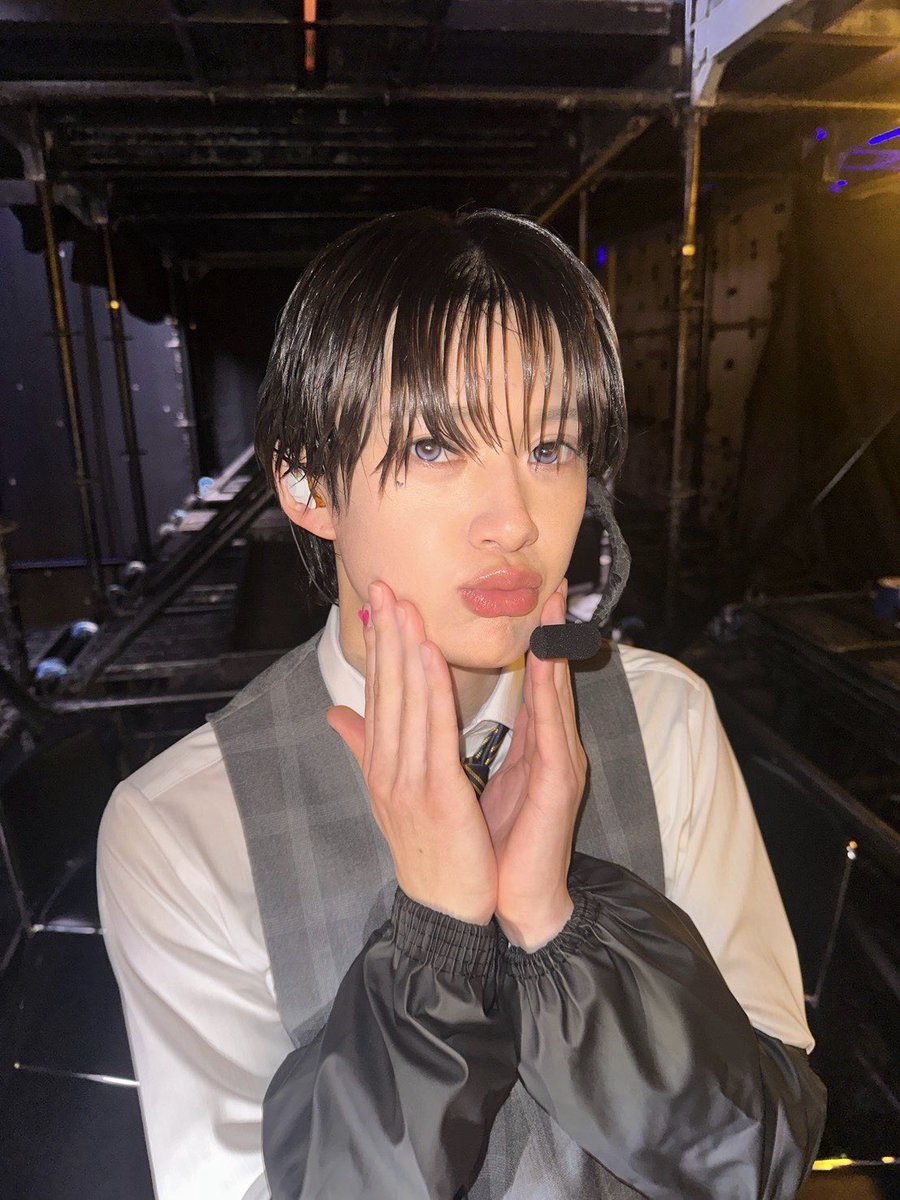 buddiis's tweet photo. 「EBiDAN THE LIVE 2026 15th Anniversary 全学期」

コントに教頭役と銅像役で出演しました🏫
きゅるきゅるの #FUMINORI 教頭と
銅像というより彫刻みたいな #KEVIN https://t.co/KFcg8uKscm