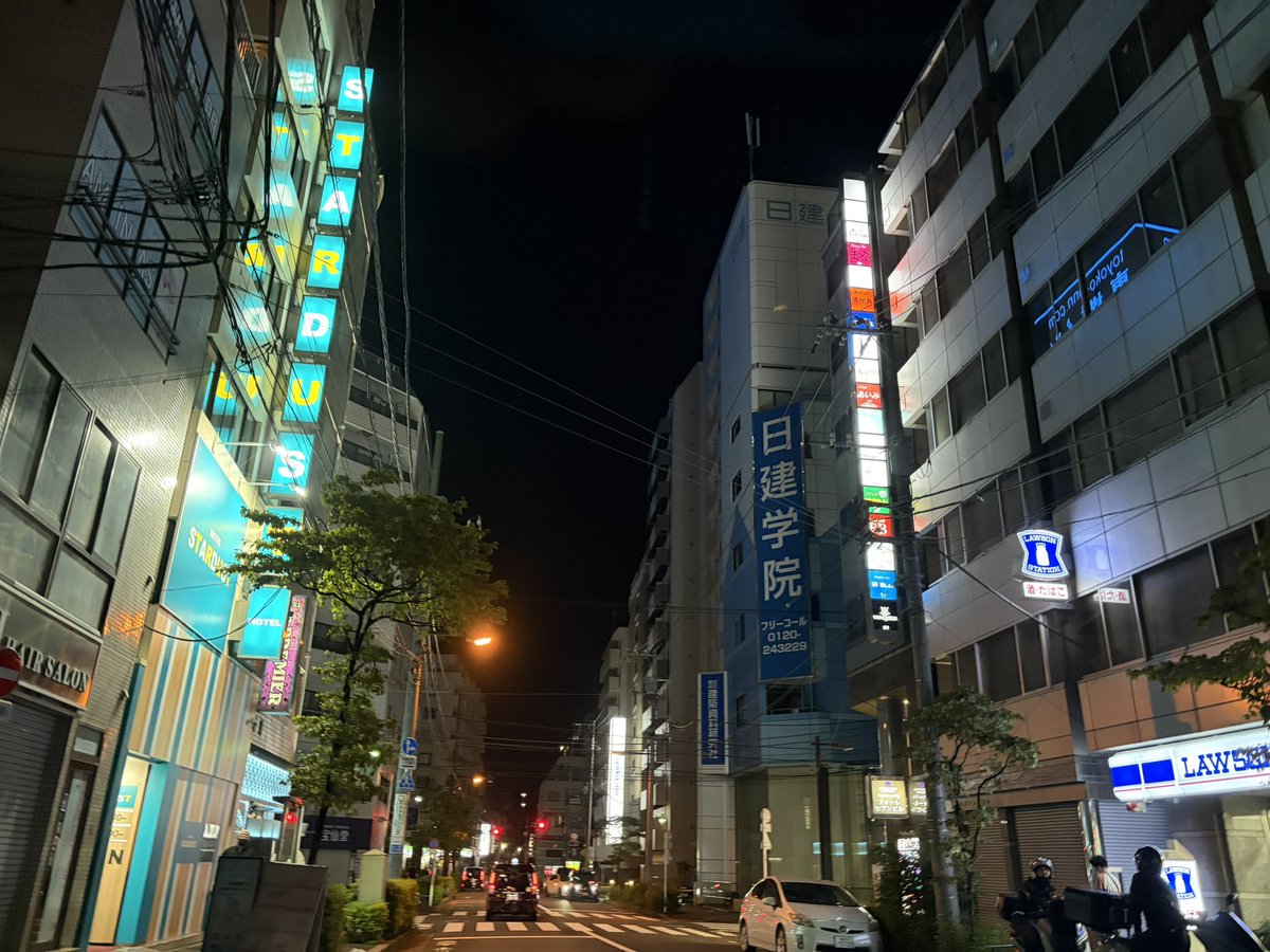 Olive_flog's tweet photo. 放浪見てる人は、この写真と私のツイート見ただけでぴんとくると思いますが、今日もお盆休みも終わりなので、地元の池袋でお泊まりデートでした。
今日もかわいい洋服でした👚 https://t.co/DTslFHduw5