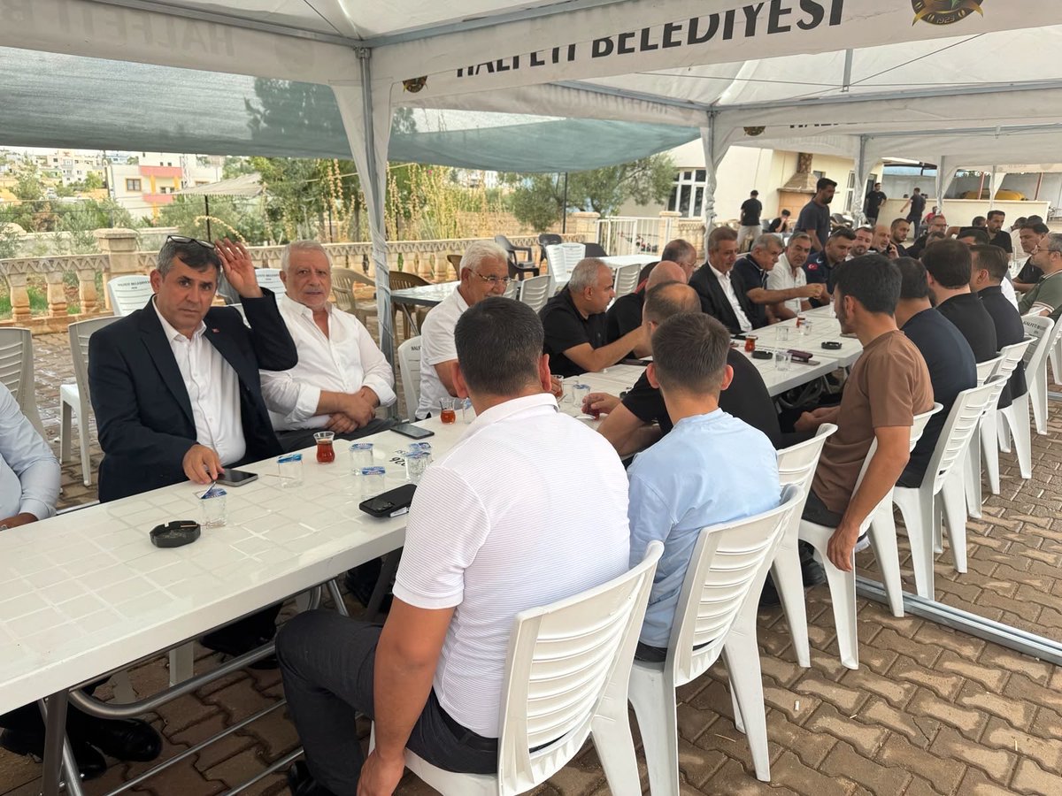 irfancelikaslan's tweet photo. 📍 HALFETİ

Güvenoğlu İnşaat firması sahipleri Sayın Güven Öztürk ve Sayın Mehmet Salih Öztürk’e, vefat eden kıymetli anneleri merhume İslim Öztürk için taziye ziyaretinde bulunduk.

Merhumeye Allah’tan rahmet, ailesine ve yakınlarına başsağlığı diliyorum.

@Akparti 
@AKPartiG_Antep