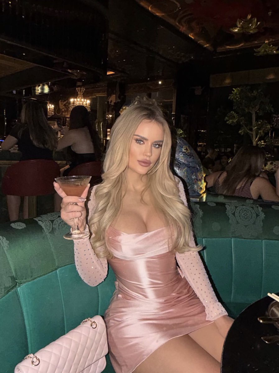 nicolefarrellx7's tweet photo. In the capital for the weekend 🏴󠁧󠁢󠁥󠁮󠁧󠁿 https://t.co/XoTojAYbmA