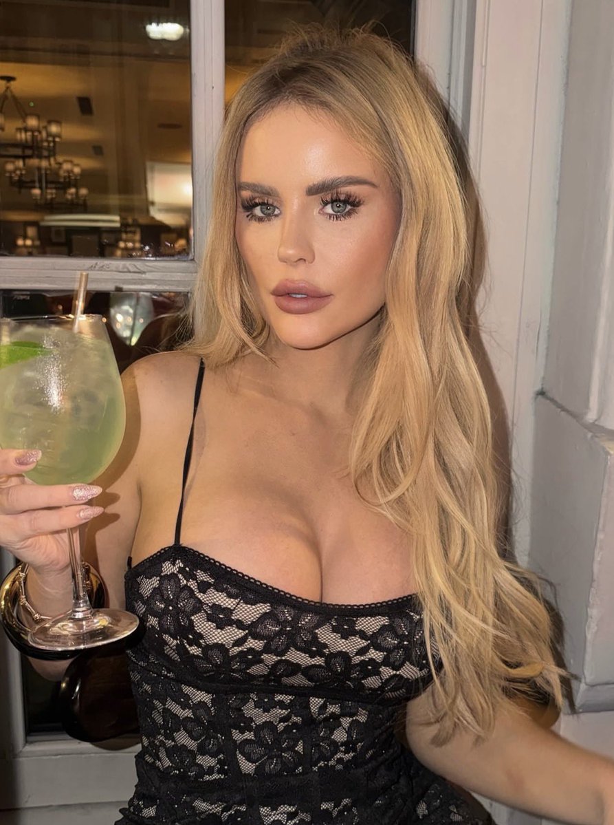 nicolefarrellx7's tweet photo. In the capital for the weekend 🏴󠁧󠁢󠁥󠁮󠁧󠁿 https://t.co/XoTojAYbmA