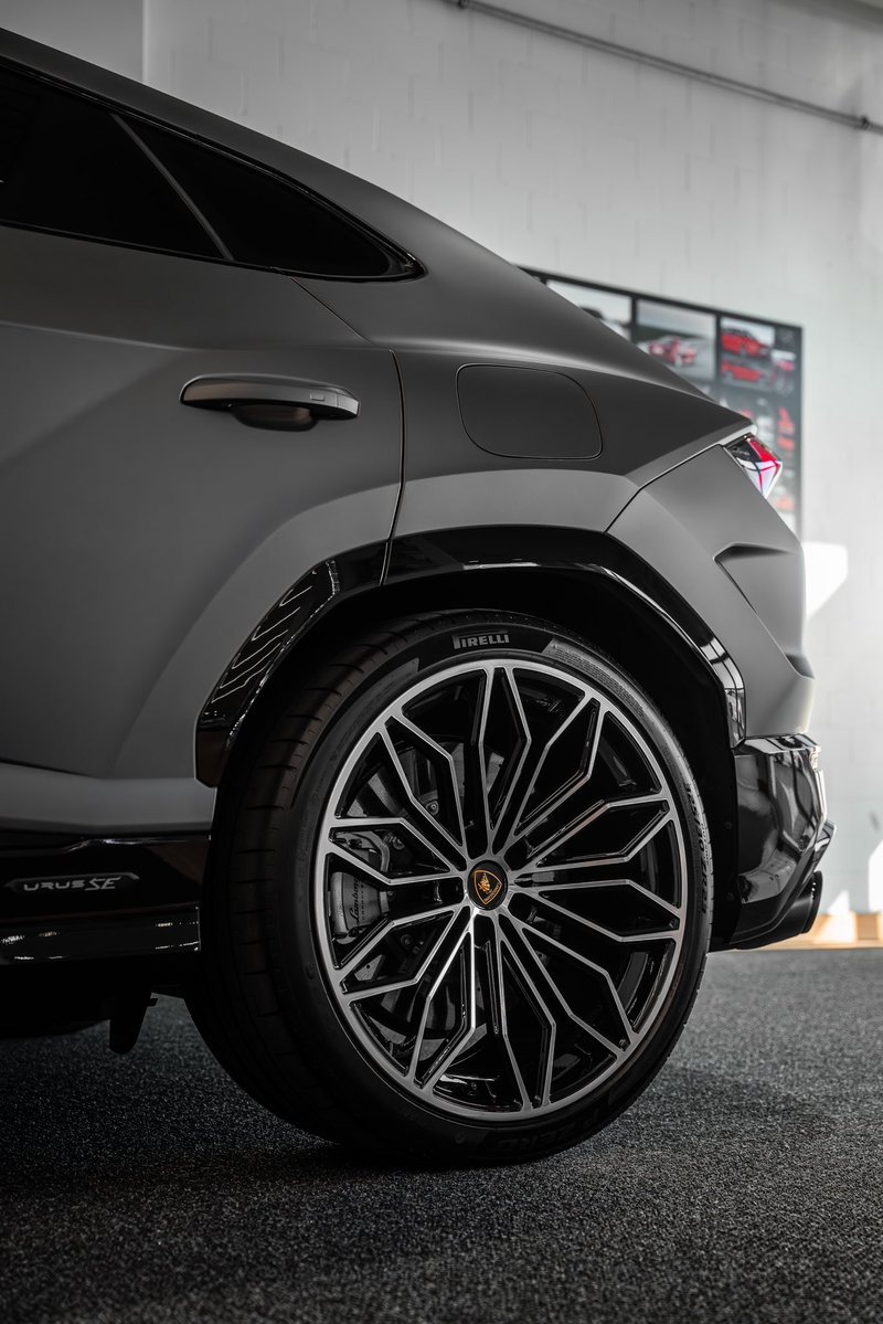 ZyroCar's tweet photo. 2026 Lamborghini Urus SE in a matte grey https://t.co/v1DelUCLZT