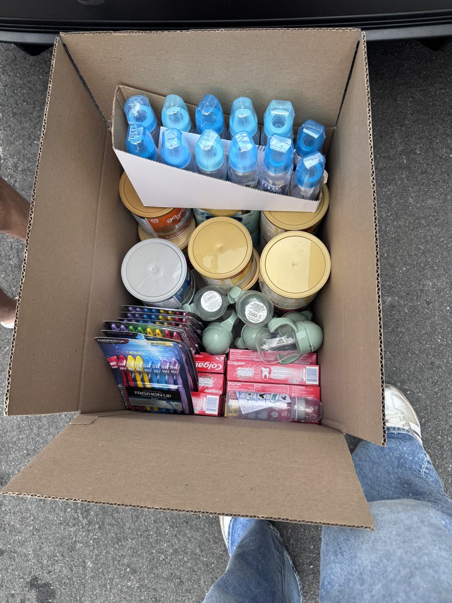 RepublicanChick's tweet photo. Please come by Aroma Cafe in Springfield, VA and drop off your donations. We have a full truck of donations for the victims of the earthquake in 🇨🇴 and we are working on filling a second one! https://t.co/Cy7bZUf9dq