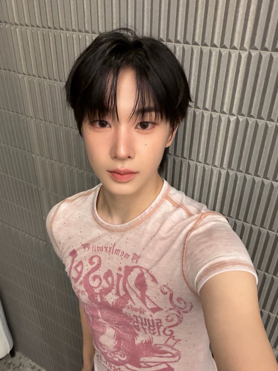 zcxnnm's tweet photo. 260817 ㅇㄷㅍ #곽기웅 

꿀돼지옷🐷🐽🐖🐗🥓

#곽기웅 #아이덴티티 #idntt https://t.co/HLF6T9jhtM