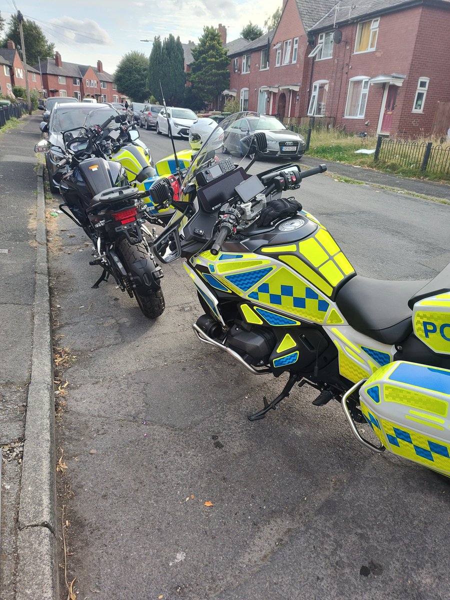 gmptraffic's tweet photo. After #GMPMotorcycleUnit left Stretford a report of bikes causing a nuisance in Bolton brought them to Darcy Lever.

This rider was gently persuaded off his bike which was uninsured and no plate displayed.

Just purchased, now seized. So back to auction.

Rider reported.

#Fatal4 https://t.co/9JtvM43TjP