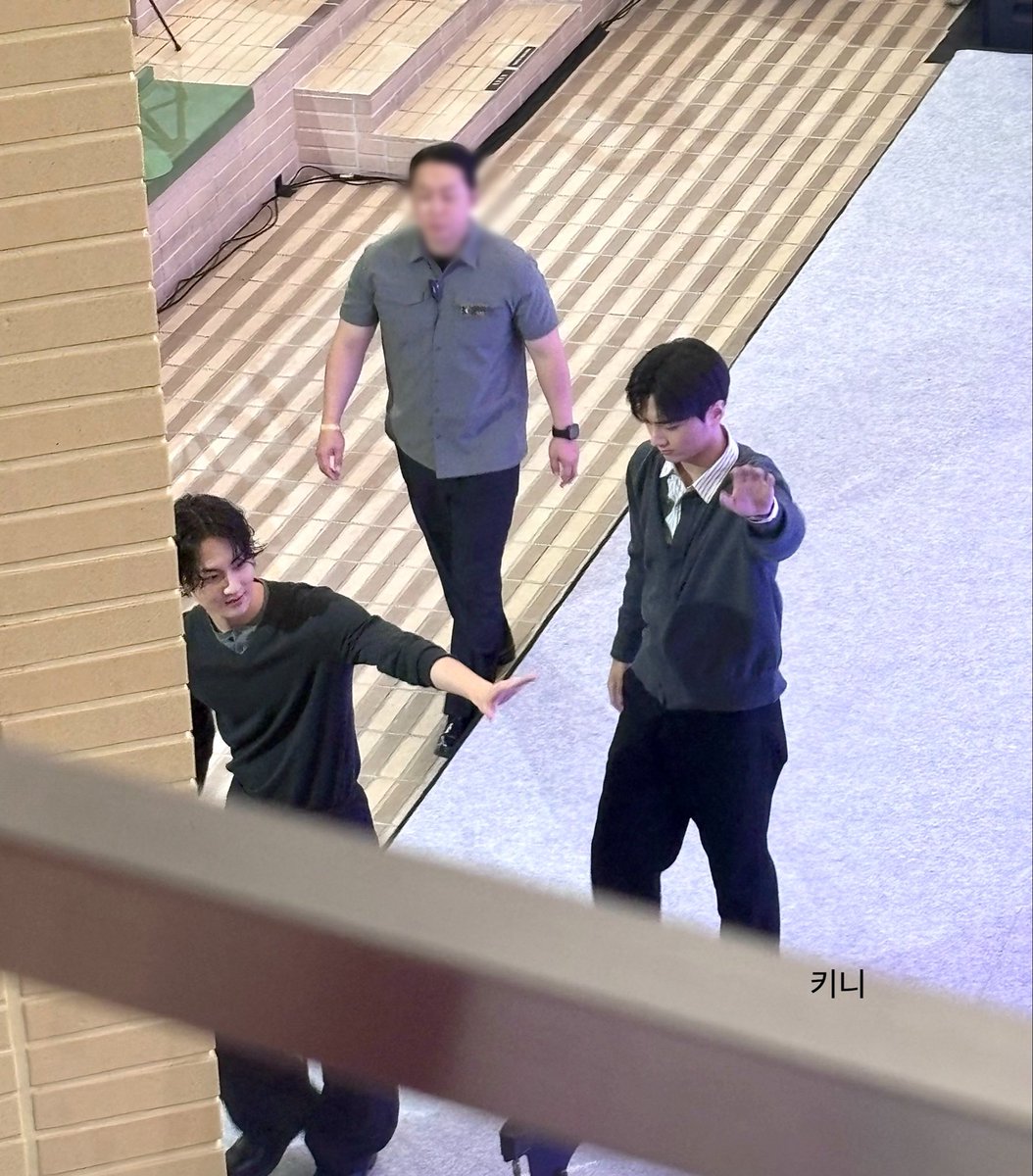 yygrdn_0209's tweet photo. 야옹즈야😻😻 https://t.co/qLTE8qFaus