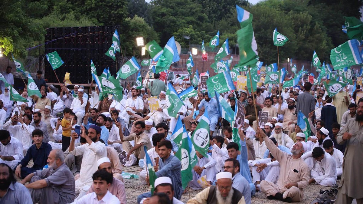 JIPOfficial's tweet photo. سید صہیب الدین کاکاخیل نائب امیر   جماعت اسلامی صوبہ خیبر پختونخواہ وسطی شرکأ ء سے خطاب کر رہے ہیں
Petrol Levy Khatam Kro 
#JIDharnaAgainstBhattaLevy https://t.co/1FTyvZN6sU