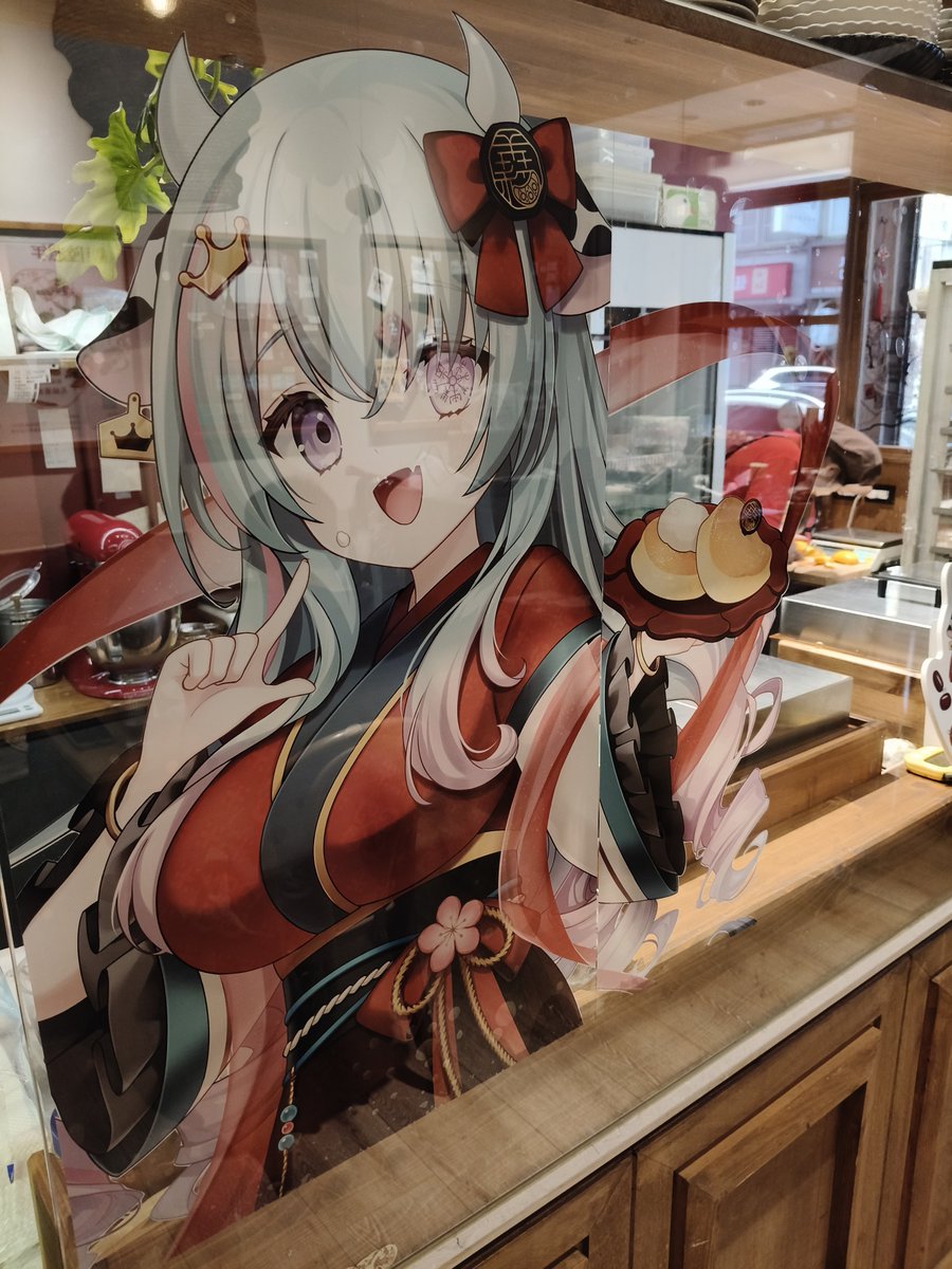 aaaaabbbbbzz27's tweet photo. 來台北剛好朝聖合作店家
店內玻璃牆的效果好讚
帶著小浠娃娃來拍合照
第一次吃舒芙蕾好軟好好吃
每口都入口即化比布丁還軟
配上康普茶酸酸的口感
意外的好飽超滿足
#Dearolda #浠啊娃些 https://t.co/Ubdv48OVbc