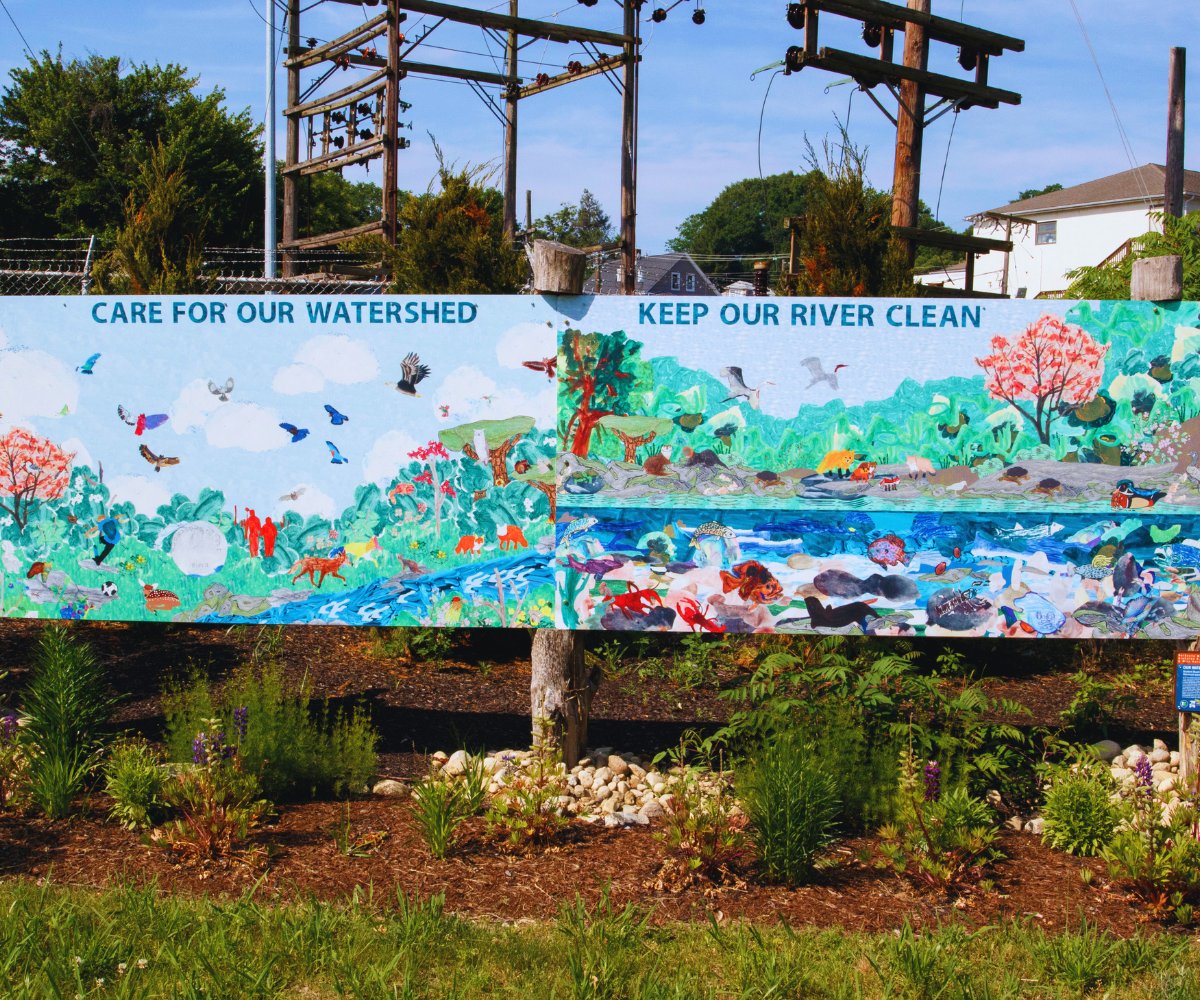 RICNews's tweet photo. This summer, two undergraduate students worked with Professor of Biology Daniel Hewins and the Woonasquatucket River Watershed Council (WRWC) to study the impact of plastic on public health. 

🔗 Read more here: https://t.co/WijkF8c0DK https://t.co/h91uLIJUZc
