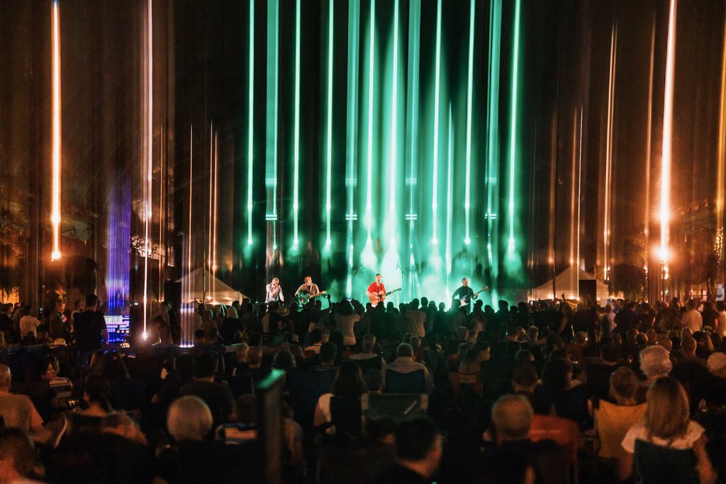 theoceanblue's tweet photo. What an AMAZING evening in Reston Town Center 💫 Thank you everyone that came out to the show, all the great people there &amp; Ana Breton for singing w/ us 💙 📷 Johnny Pace 📸🎥🏃🏻 https://t.co/ZReXiyhpBY