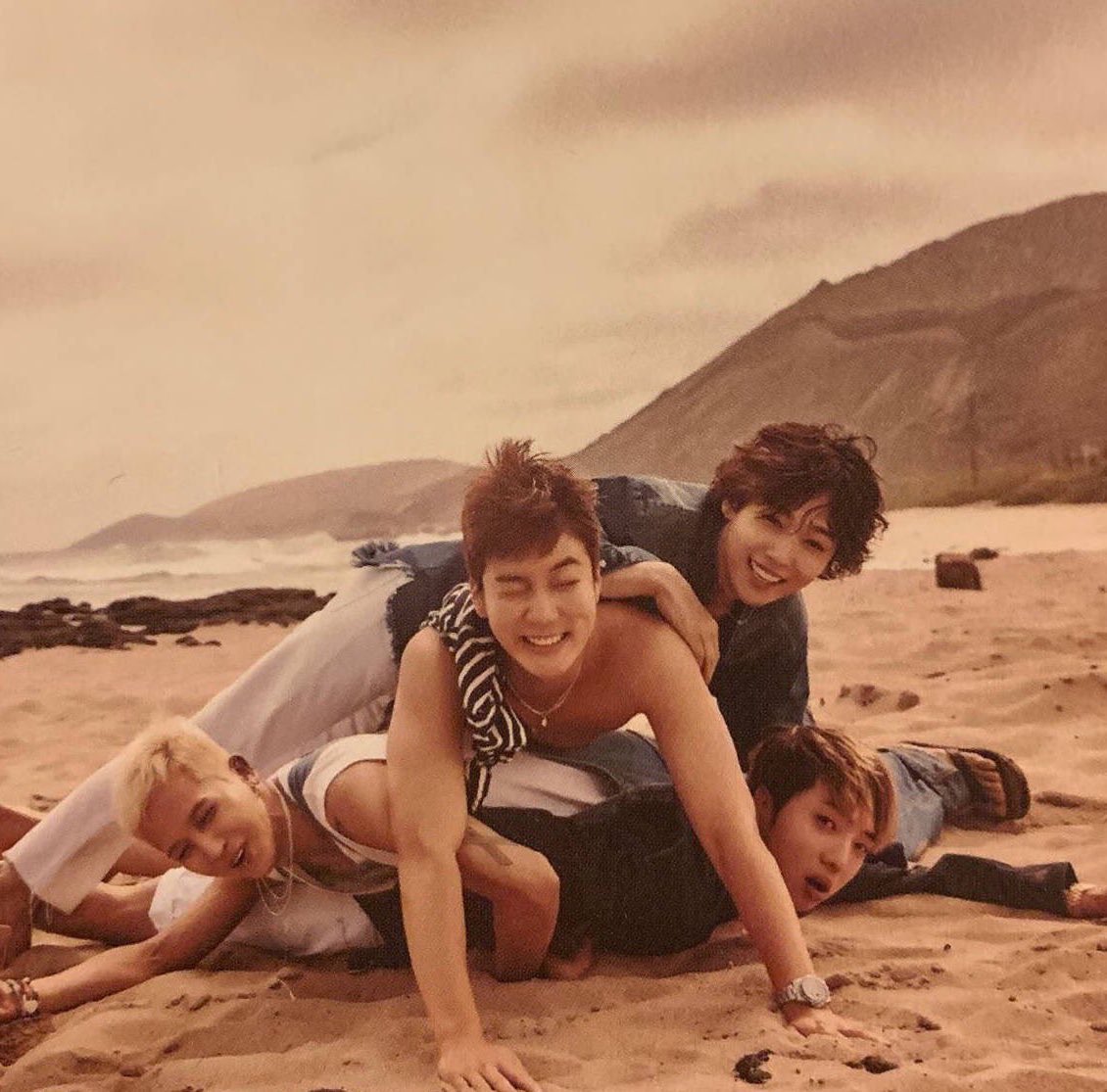 Mukximum's tweet photo. 지켜나가자 위너 영원히 💙💙💙💙
#지켜나가자_위너_12주년축하해
#WINNE12VERSARY
#WINNER12thANNIVERSARY https://t.co/NbUJdp24Tx