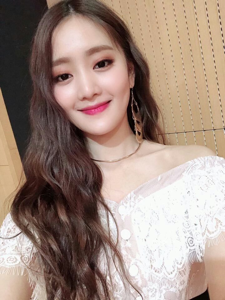 MinCozyy's tweet photo. Curly curly 🥰🥰🥰
#minnie #민니 #มินนี่ #idle #idleminnie #nicha https://t.co/q0GjI516dq
