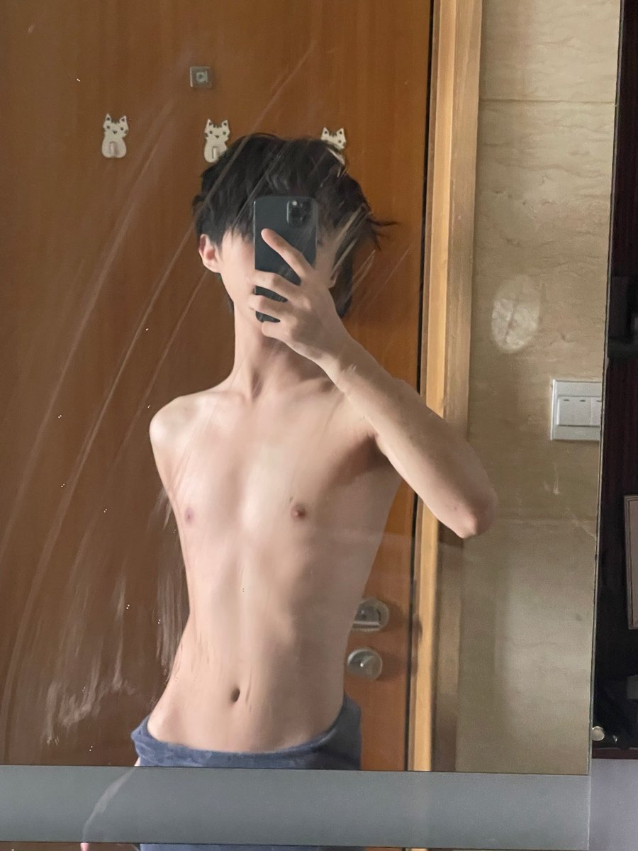 Czciil's tweet photo. 朋友圈vs推 https://t.co/WLcuNpmHUS