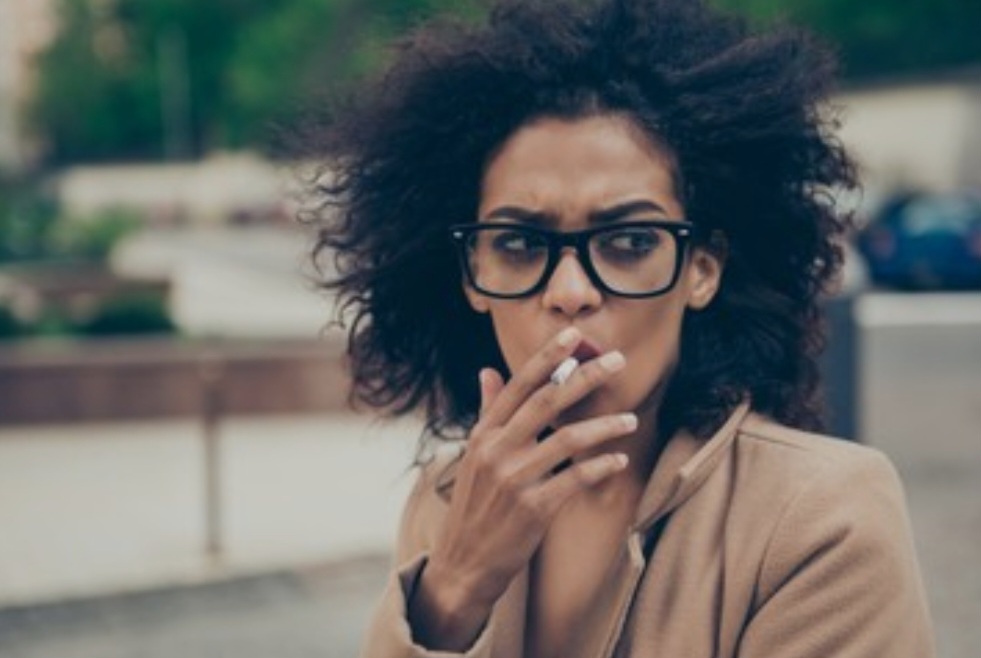 tailovesvan's tweet photo. Akilah and I smoking cigarettes. 🚬 https://t.co/6PeZx22bcU