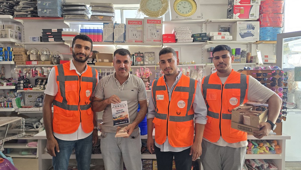 AKgncdulkdroglu's tweet photo. İlçe GK Teşkilat Başkanımız Burak Beyazbayrak ve yönetim kurulu üyelerimizle birlikte Elmalar Mahallemizde asfalt çalışmaları tamamlanan sokaklarımızda kıymetli hemşehrilerimizi ziyaret ederek göstermiş oldukları sabır ve anlayış için teşekkür ettik, kahve ikramında bulunduk.
++ https://t.co/YZrFV1SdGD