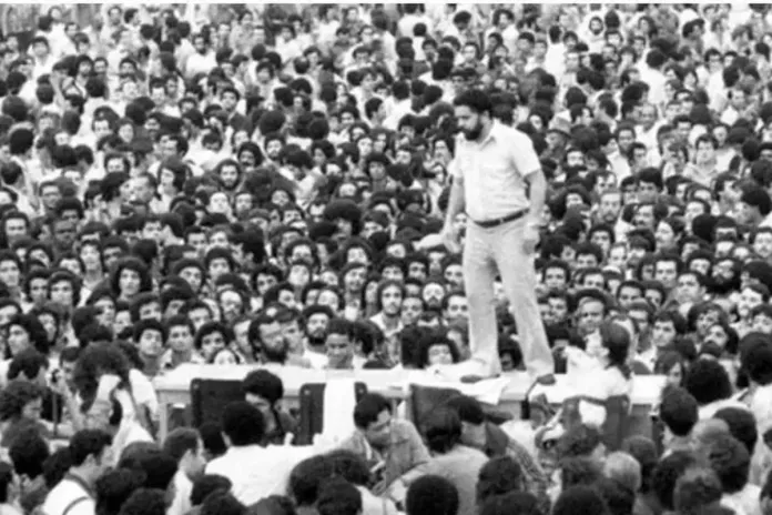 sergio_hoff's tweet photo. Foi emocionante acompanhar o lançamento da campanha de Lula direto da Vila Euclides, onde tudo começou!

Foi dada a largada e AGORA É GUERRA! Vamos eleger Lula tetra em primeiro turno!

LULA PRESIDENTE 13 
BRASIL FORTE COM LULA 
LULA BRASIL SOBERANO https://t.co/WoWxYvJFqL