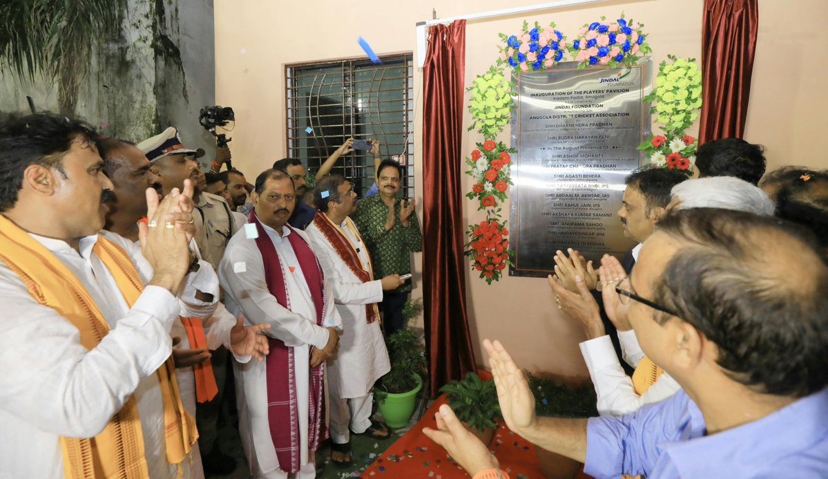 dpradhanbjp's tweet photo. ଅନୁଗୋଳ କଦମ ପଡ଼ିଆ ଠାରେ ବିଭିନ୍ନ ବିକାଶମୂଳକ ପ୍ରକଳ୍ପର ଉଦ୍‌ଘାଟନ ଓ ଶିଳାନ୍ୟାସ ସମାରୋହରେ ପୌରାଞ୍ଚଳ ଏବଂ ପୋଲିସ ପ୍ରଶାସନର କାର୍ଯ୍ୟଦକ୍ଷତା ବୃଦ୍ଧି ପାଇଁ ଅନେକ ନୂତନ ସେବାର ଶୁଭାରମ୍ଭ ପ୍ରଶଂସନୀୟ ପଦକ୍ଷେପ । ଏହିସବୁ ବ୍ୟବସ୍ଥା ଅନୁଗୋଳ ସହରର ସୌନ୍ଦର୍ଯ୍ୟକରଣ, କ୍ରୀଡ଼ା ପ୍ରୋତ୍ସାହନ, ପରିବେଶ ପରିଚାଳନା, ସ୍ୱଚ୍ଛତା ଏବଂ ଆଇନ ଶୃଙ୍ଖଳା ରକ୍ଷା କ୍ଷେତ୍ରରେ ବିଶେଷ ସହାୟକ ହେବ ।