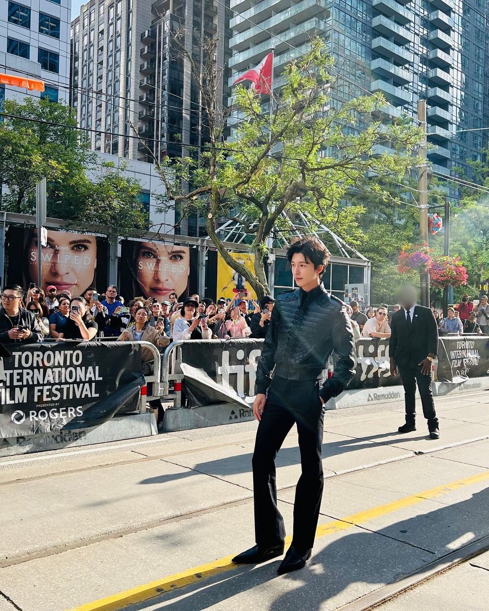 youremyheroz's tweet photo. 홍경 좋은 점 키 크고 다리 길어서 모델 같음 https://t.co/6ikJovJda7