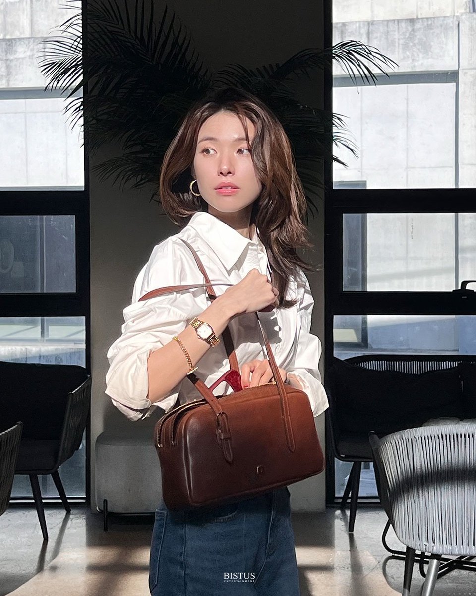 jongwonsource's tweet photo. as of aug 16, not all of ha young’s endorsements have been terminated. several brands, including samsung, artid, and lg uplus, have hidden or removed her past ads, but there is no official confirmation that she has zero endorsements left. the ministry of health & welfare also kept her ambassador title until the contract ends in september. ads being hidden does not automatically mean the contracts were terminated.

#하영 #Hayoung #AhnHaYoung #ハヨン  #안하영