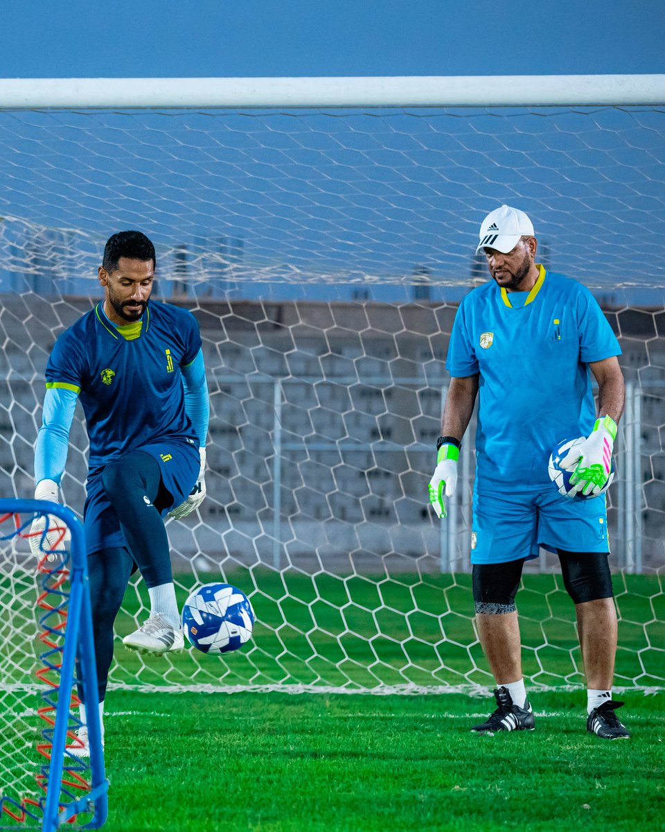 Gkadel_s's tweet photo. “التعب في تدريب الحراس مؤقت… 
لكن ثمرة العمل والإنجاز تبقى طويلاً. 
كل قطرة عرق اليوم، تصنع تحديا و تصدياً عظيماً غداً.” 💪⚽ https://t.co/xP2SZ3WwpR