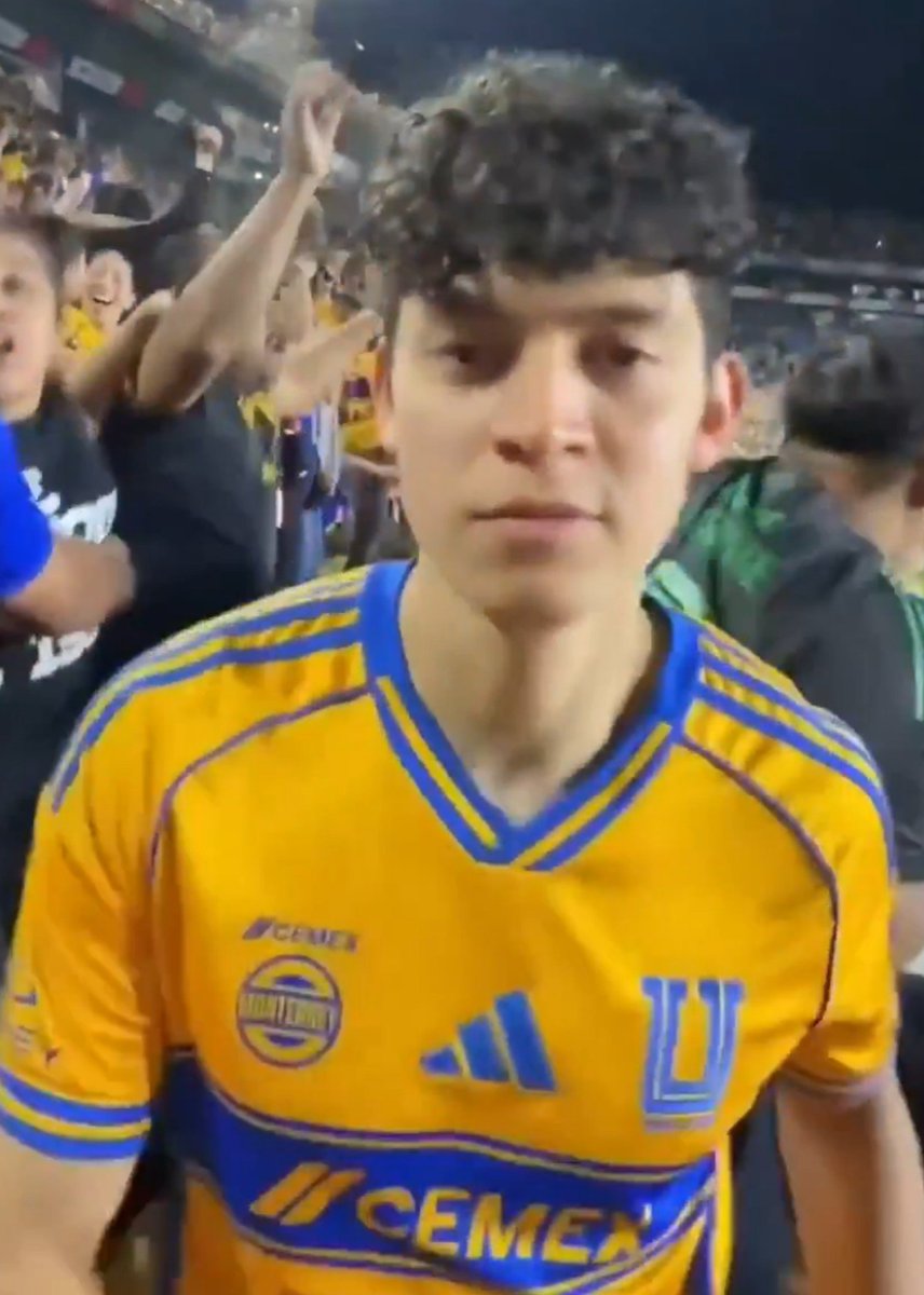 ZizouDeNL's tweet photo. Tigres seguirá en la mierda hasta que sacrifiquen a este puñetas https://t.co/xJDdy5bZEa