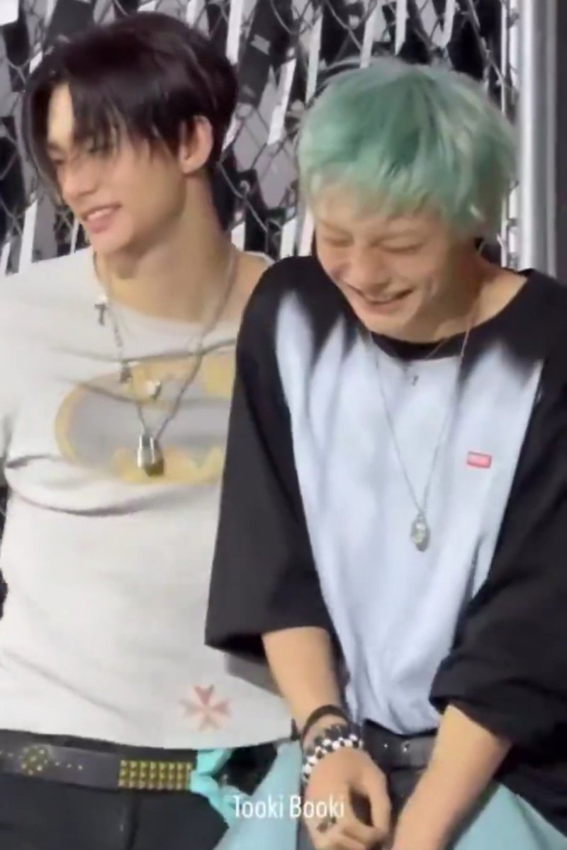 yeniscent's tweet photo. jeongin turned into a shy babygirl https://t.co/f9NjwuOM8P