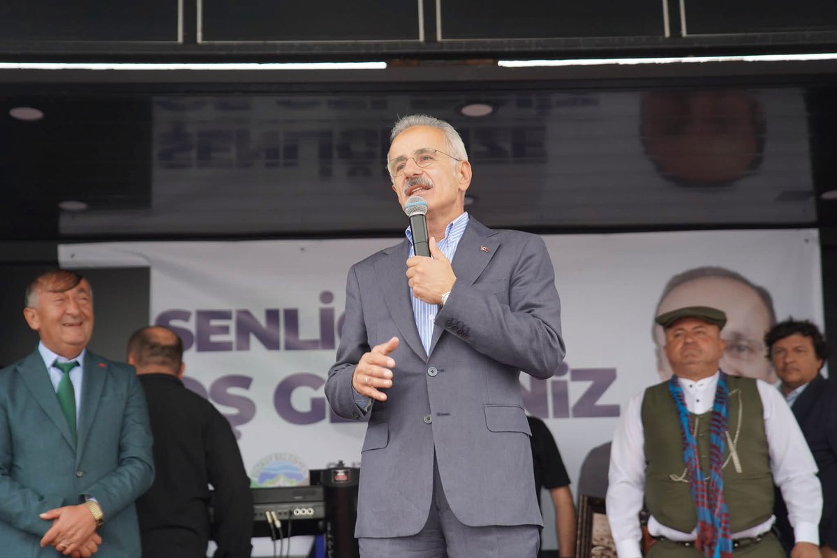 salihcora's tweet photo. Yayla şenlikleri tarihimizdir, kültürümüzdür, bu coğrafyanın zenginliğidir. Bizi biz yapan değerlerin, birlik ve beraberliğimizin, kardeşliğimizin nişanesidir.

Horonumuz daim, birliğimiz kaim olsun. 🌺🌺🌺

📍 Tarihi Düzköy Çayırbağı Honefter Yayla Şenlikleri https://t.co/rvyhItksOz