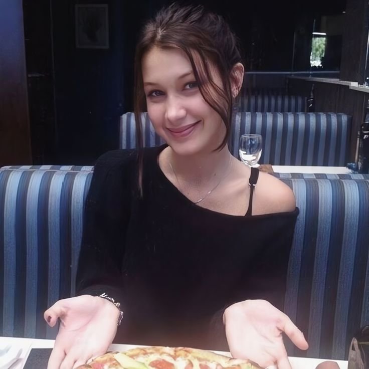 poethIms's tweet photo. @Hollyflorencia @Me3ll__ @kataangyuri que decis? siempre fue linda además estas hablando de una menor de edad en ese entonces https://t.co/2DFsPTGAi5
