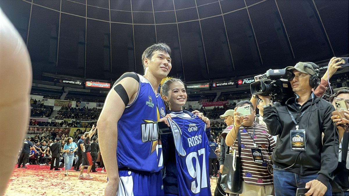 PhilippineStar's tweet photo. Where's the trophy? He just comes running over to me 🥺💗

Wilbert Ross and Bea Binene sent fans into frenzy with some sweet moments after the Viva All Star Games basketball at Smart Araneta Coliseum on Sunday. | via Jurelyn Trocio, Lyka Nicart https://t.co/y6jc8EyrFh