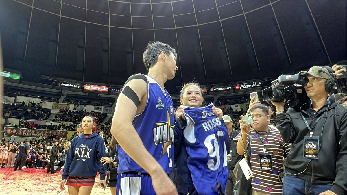 PhilippineStar's tweet photo. Where's the trophy? He just comes running over to me 🥺💗

Wilbert Ross and Bea Binene sent fans into frenzy with some sweet moments after the Viva All Star Games basketball at Smart Araneta Coliseum on Sunday. | via Jurelyn Trocio, Lyka Nicart https://t.co/y6jc8EyrFh