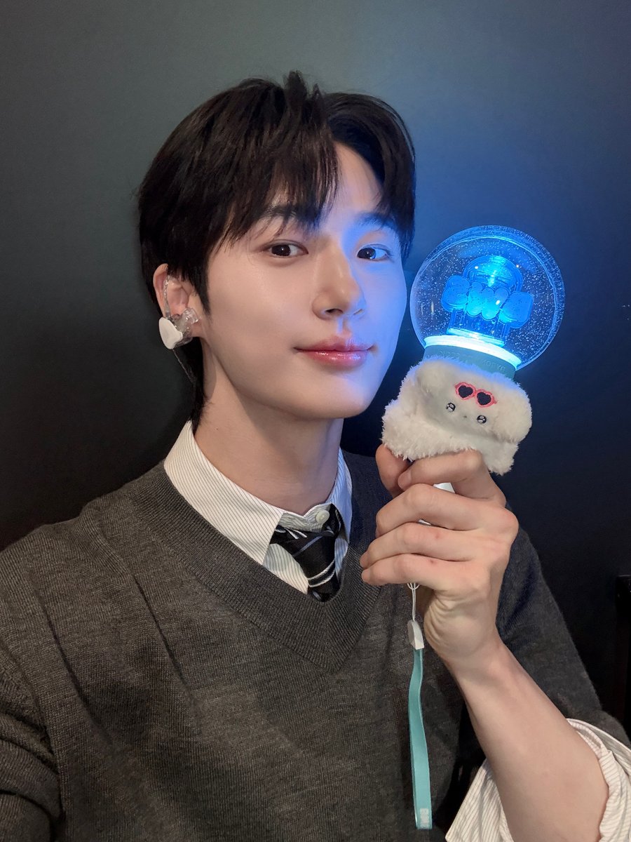 wooseoksyndrome's tweet photo. #ByeonWooSeok WeVerse DMs after #TheSecretLibrary_in_Bangkok

💙 Heh ❤️
💙 It was so nice seeing my Thai TTEs again after such a long time 😖
💙 As always, we had so much fun hanging out together today too 📮❤️
💙 Thank you, Thai TTEs, for playing along with me so well and so orderly today 📮❤️
💙 For TTEs who couldn’t see me today, there are lots of videos uploaded, so… ㅋㅋㅋ Let’s enjoy them together while watching them 🥰 ㅋㅋㅋㅋㅋㅋㅋㅋㅋㅋ
💙 I should go eat something now 😘
💙 I’ll come visit again 📮❤️
💙 You worked so hard today 🥰