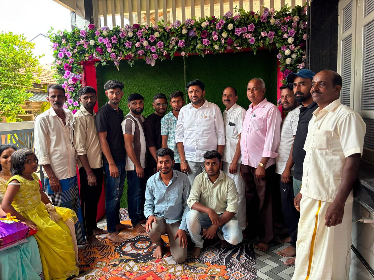 NRSanthosha01's tweet photo. ಇಂದು ಅರಸೀಕೆರೆ ತಾಲ್ಲೂಕು ಕಸಬಾ ಹೋಬಳಿ ಗ್ರಾಮ ಪಂಚಾಯಿತಿ ವ್ಯಾಪ್ತಿಯ ಲಕ್ಷ್ಮೀದೇವರಹಳ್ಳಿ ಗ್ರಾಮದ ನಿವಾಸಿಗಳು, ಅನುಭವ ಮಂಟಪದ ರೂವಾರಿಗಳು ಅಣ್ಣಾ ಬಸವಣ್ಣನವರ ಅನುಯಾಯಿಗಳಾದ ಶ್ರೀಮತಿ ಹೆಚ್.ಎನ್. ತಾರಾಮಣಿರವರು ಮತ್ತು ಶ್ರೀ ಎಲ್.ಎನ್.ಶಿವಣ್ಣನವರ ಗೃಹಪ್ರವೇಶ ಕಾರ್ಯಕ್ರಮದಲ್ಲಿ ಪಾಲ್ಗೊಂಡು ಶುಭ ಹಾರೈಸಲಾಯಿತು . 
ಈ ಸಂದರ್ಭದಲ್ಲಿ ನಮ್ಮ ಕಾರ್ಯಕರ್ತ ಬಂಧುಗಳಾದ ಶ್ರೀ ಮಂಜಣ್ಣನವರು, ಶ್ರೀ ಶಿವಣ್ಣನವರು, ಶ್ರೀ ದಯಣ್ಣನವರು,ಶ್ರೀ ಪವನರವರು, ಶ್ರೀ ಪ್ರದೀಪರವರು, ಶ್ರೀ ಸಿದ್ದೇಶರವರು, ಶ್ರೀ ರಿಷಿರವರು, ಶ್ರೀ ಸುಹಸರವರು ಉಪಸ್ಥಿತರಿದ್ದರು.
#nrsanthosh #NRS #arasikere #NRS4ASK