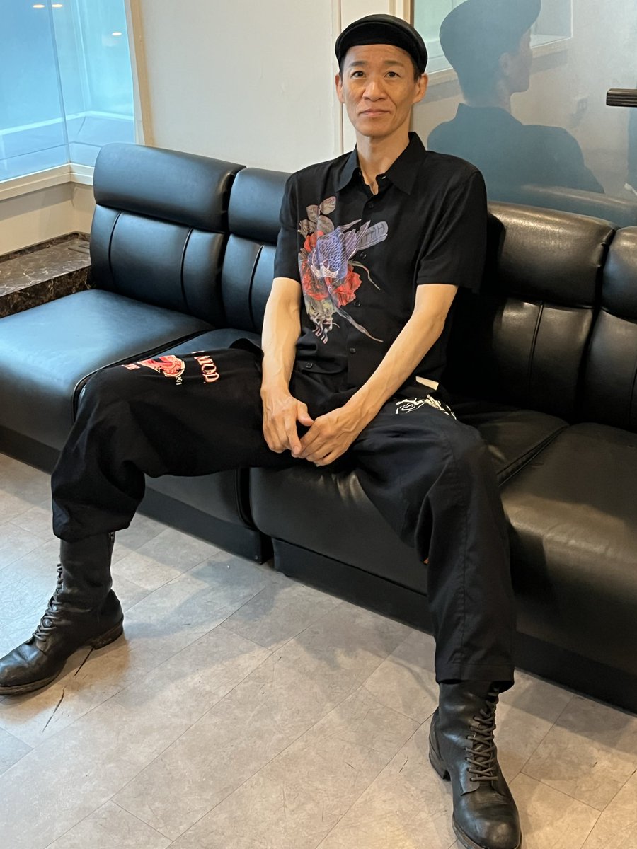takayuki0577's tweet photo. 四日間を費やし刃牙シリーズを全話通して読む。全編に渡り"繁殖期に鮮やかに色を変えて羽を広げる雄の美しさ"がある。
本日、作者と対談である。 https://t.co/LjUCfivW8L
