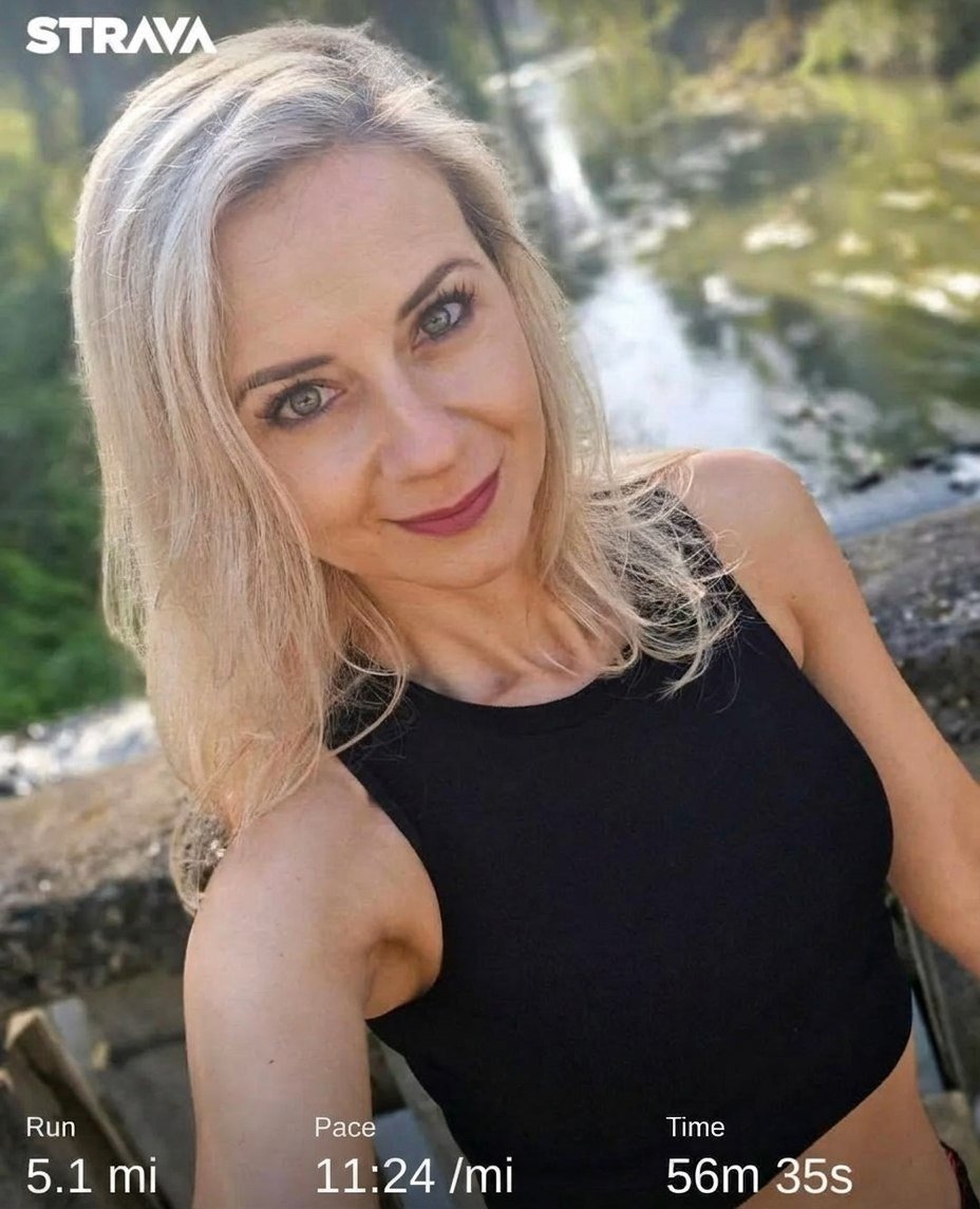 Julie_Smith91's tweet photo. After a pleasantly tipsy evening, a morning jog is the best attitude and a better way to welcome the new day 🏃‍♀️

Happy Sunday! ☕️ https://t.co/O9GgIcAZdm