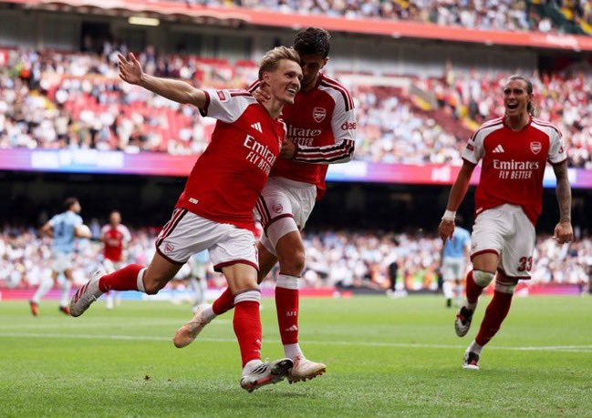 ArsenalRadar's tweet photo. 🏆 FULL-TIME! ARSENAL WIN THE COMMUNITY SHIELD! 🔴⚪️

Arsenal 3-0 Manchester City 💥

⚽️ Riccardo Calafiori
⚽️ Kai Havertz
⚽️ Martin Ødegaard

🇬🇷 Christos Tzolis with TWO assists on his Community Shield debut!

#arsmci https://t.co/veW45qxJ3J