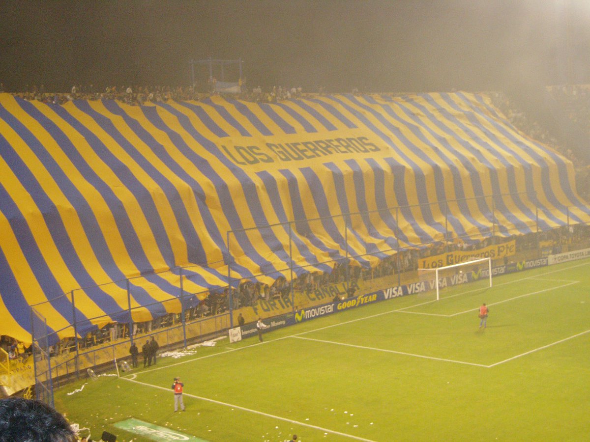 Kalowerrc's tweet photo. este es, con diferencia, el mejor telon de la historia del club, y me atreveria decir que es el mejor tambien de toda la historia del futbol https://t.co/69kHD7ndAL