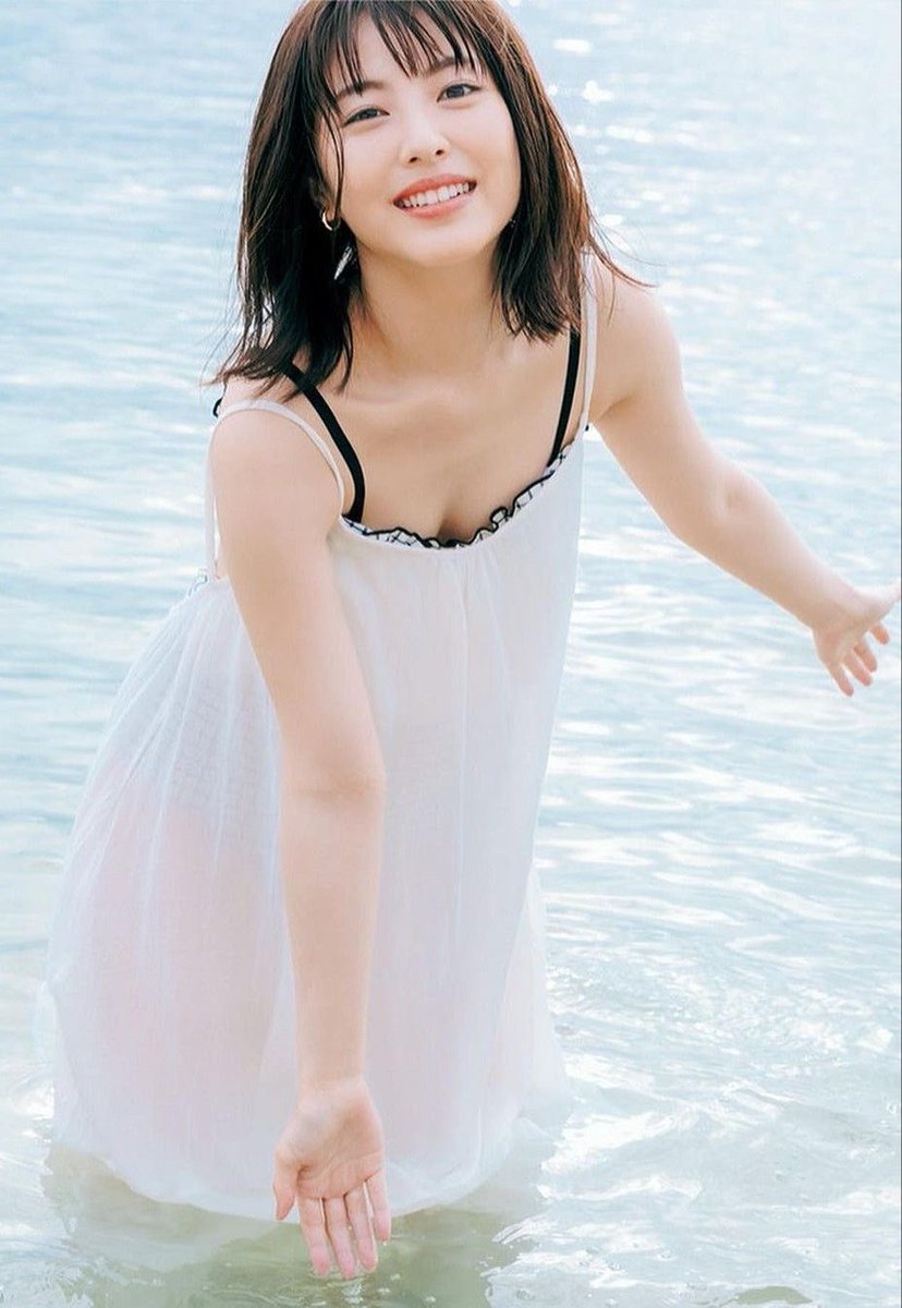 Mondomobe's tweet photo. 浜辺美波、ええんか？これは？
https://t.co/9trtmT3Ahs