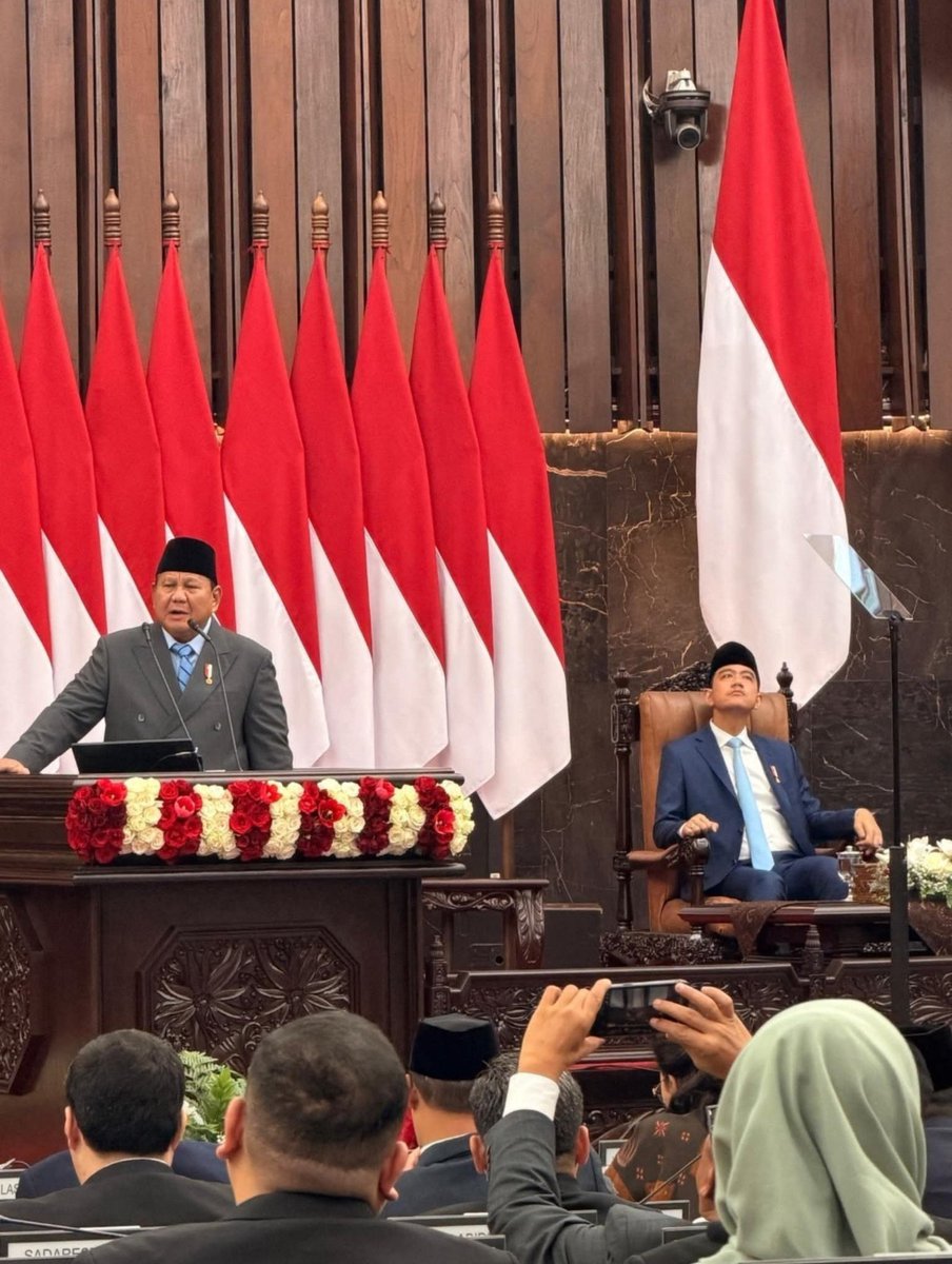 wa_one1's tweet photo. https://t.co/k8Uf1Bxzqp Panteslah Negara ini bangkrut..🤣😅😜 https://t.co/Ml5sjop5C8