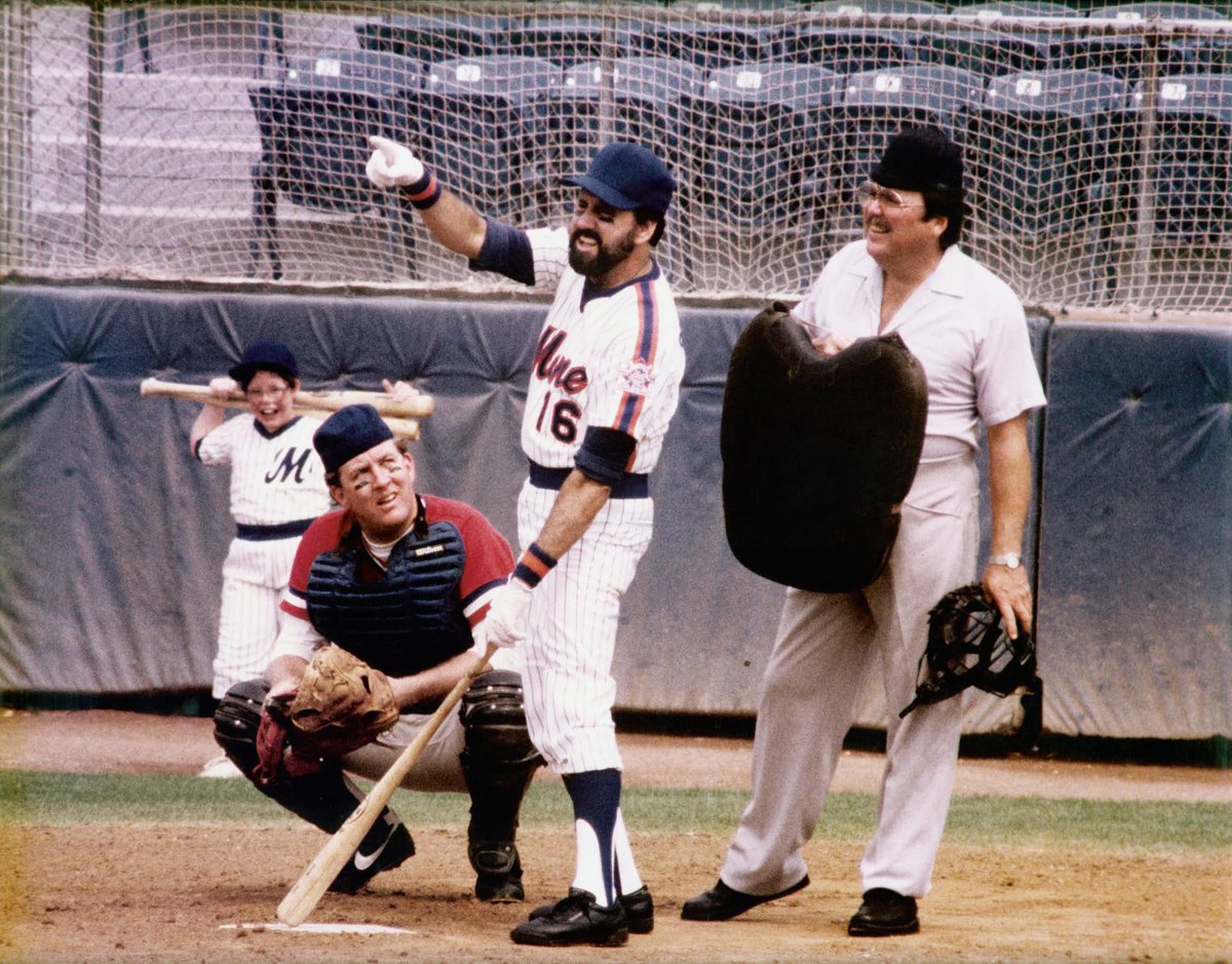 RayStevensMusic's tweet photo. #SillySunday This fun baseball-themed picture was taken during a photo shoot session for the 1987 compilation album "Ray Stevens Greatest Hits Vol. 2"! Hope you have a great weekend!
#baseball #photoshootfun #backintheday #fromthe80s https://t.co/vWtClEAchC