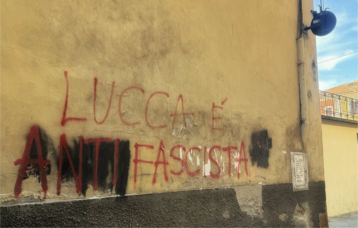 TDittkuhn's tweet photo. „Lucca é antifascista!“
Schöne Grüße aus #Lucca bzw. der Toskana!
#ItalienContent https://t.co/ThWhj0eRVz